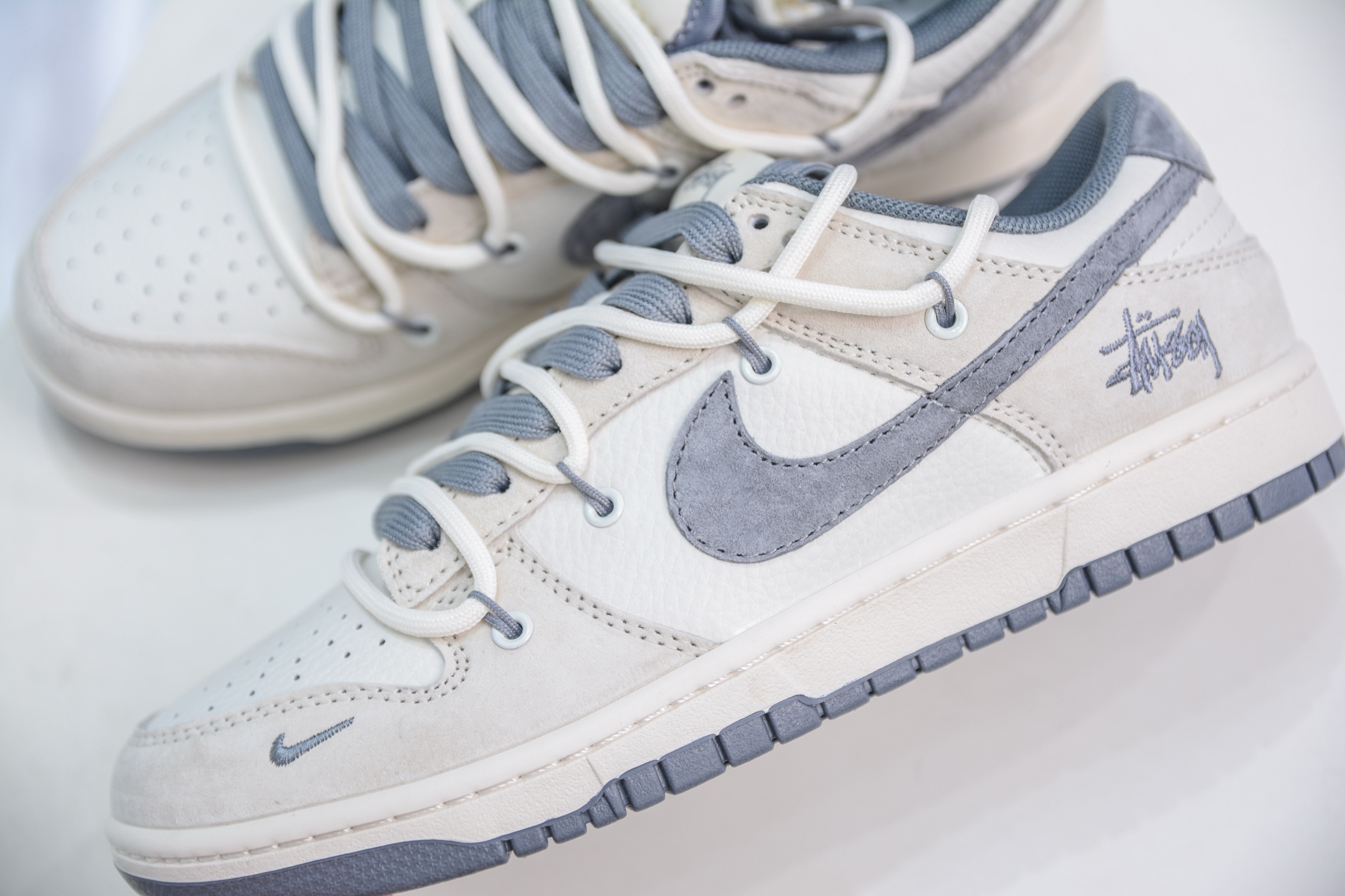 Nike SB Dunk Low x Stussy 斯图西联名-白棕灰绑带 DM6868-093