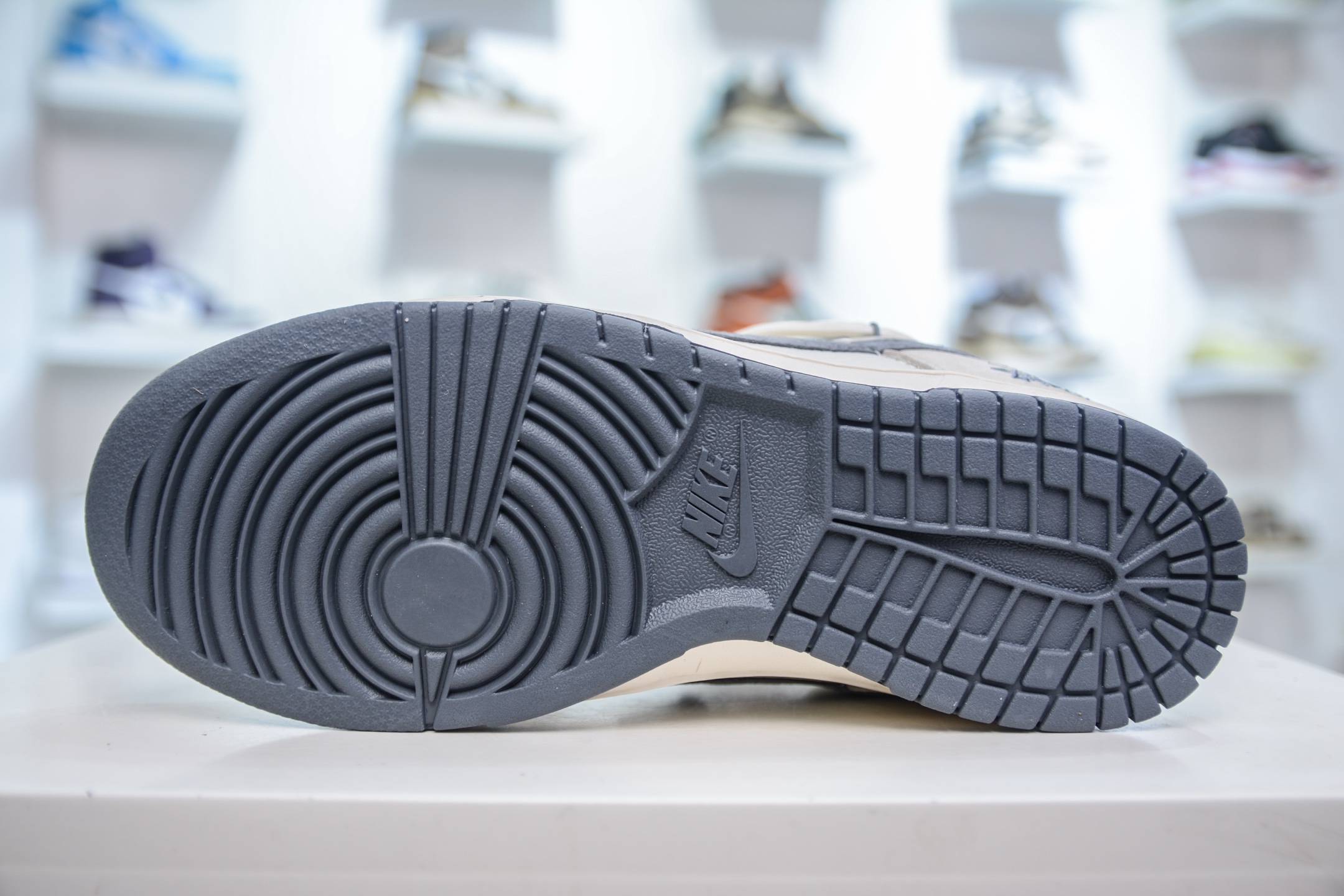 Nike SB Dunk Low x Stussy 斯图西联名-白棕灰绑带 DM6868-093