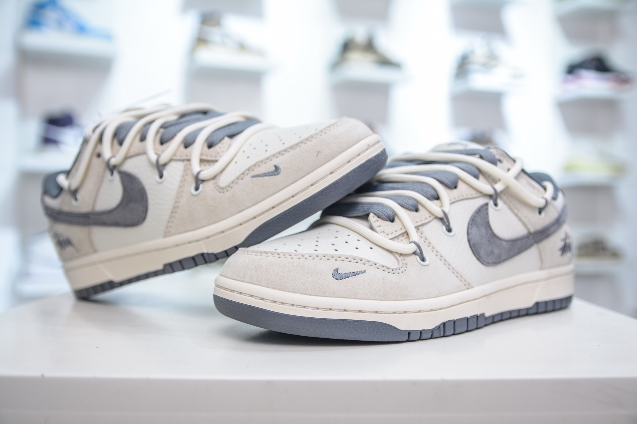 Nike SB Dunk Low x Stussy 斯图西联名-白棕灰绑带 DM6868-093