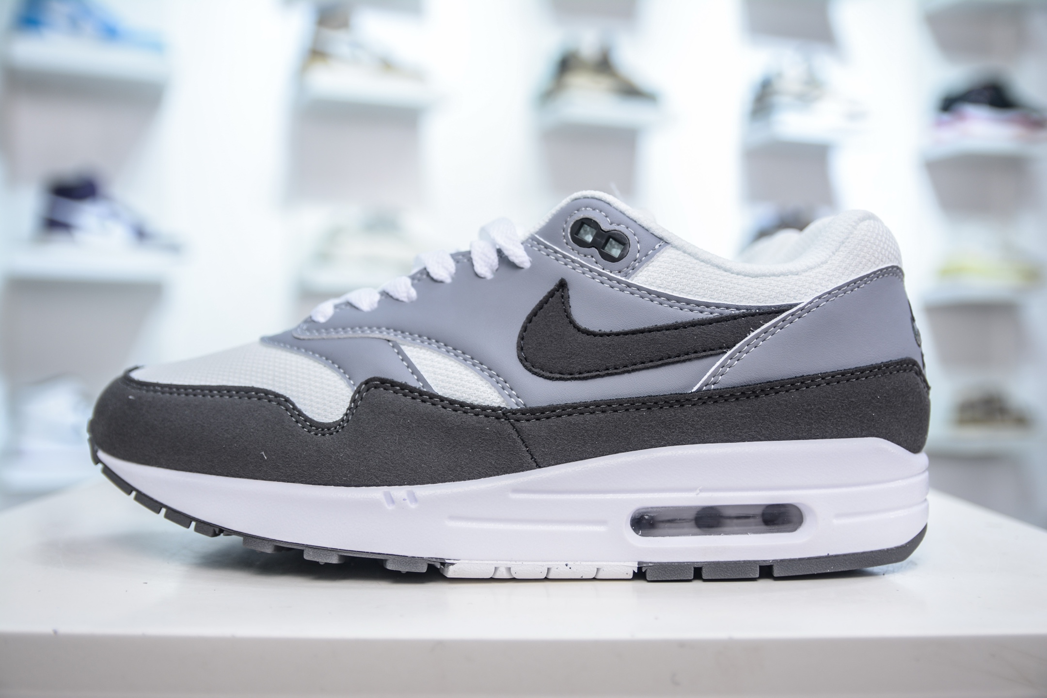 NK Air Max 1 初代复古气垫慢跑鞋 HM9936-001