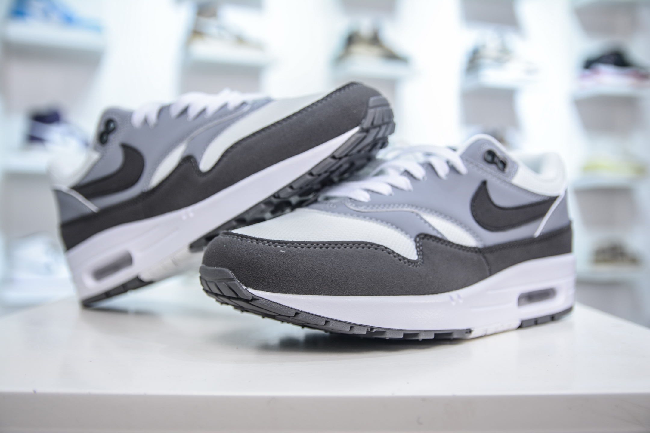 NK Air Max 1 初代复古气垫慢跑鞋 HM9936-001