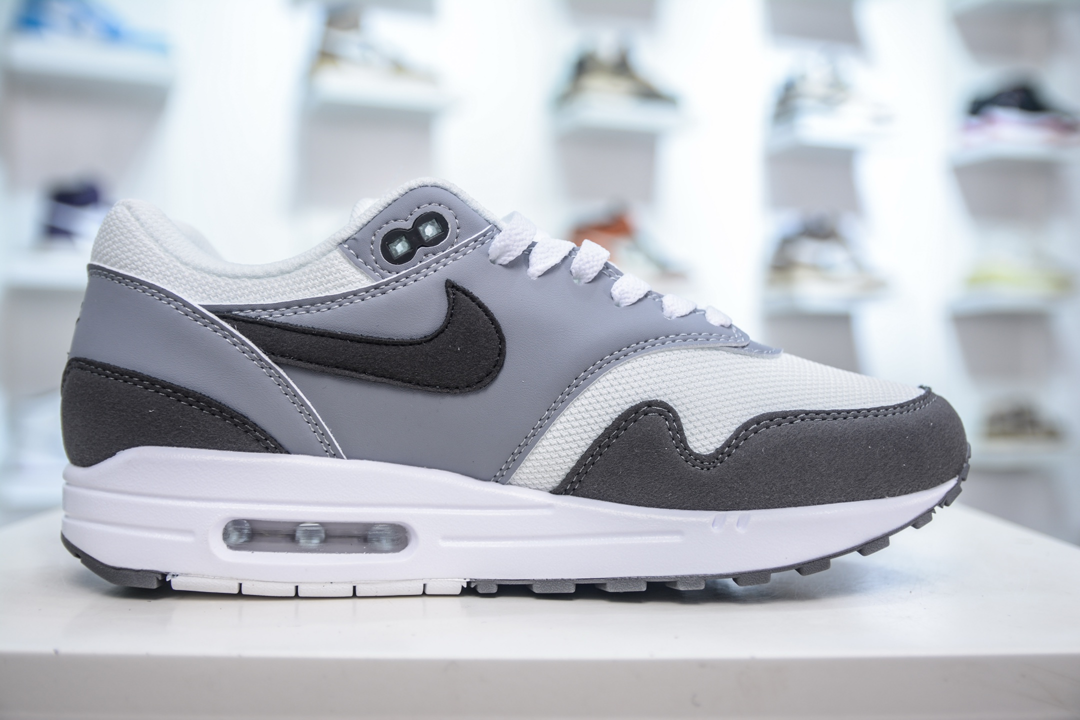 NK Air Max 1 初代复古气垫慢跑鞋 HM9936-001
