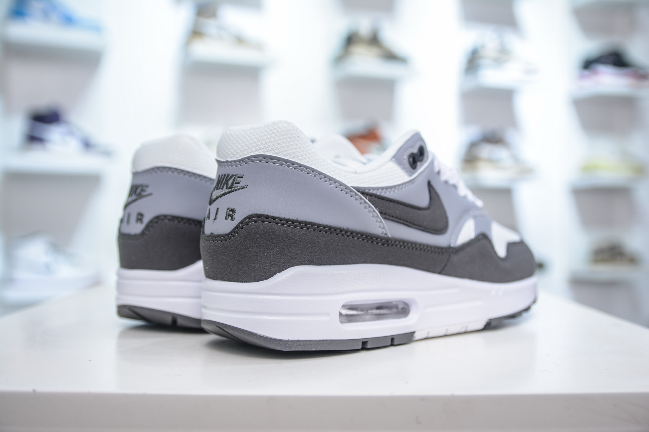 NK Air Max 1 初代复古气垫慢跑鞋 HM9936-001