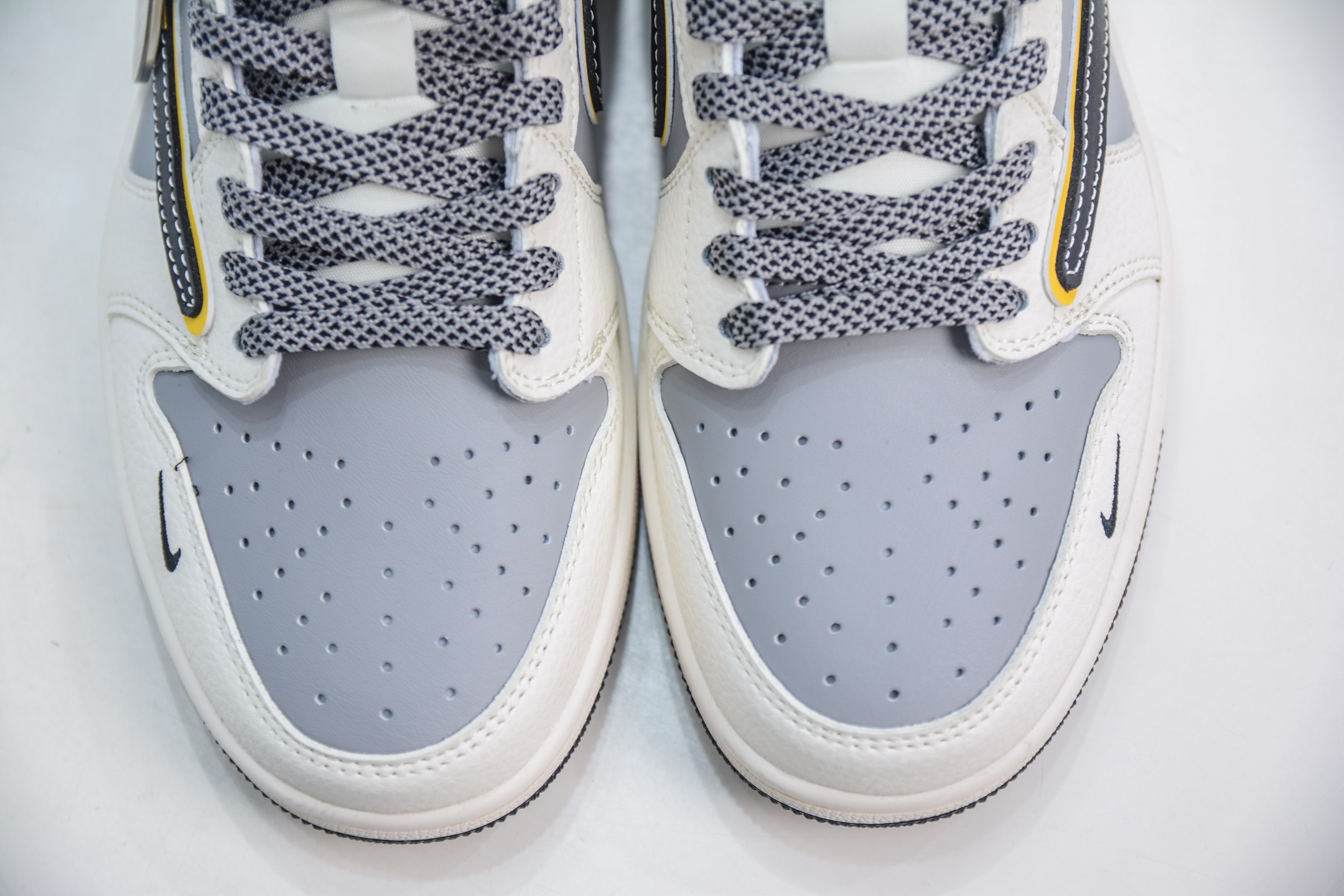 TS x Xiaomi x Air Jordan 1 Low 小米 SU7Ultru 倒钩低帮小米联名