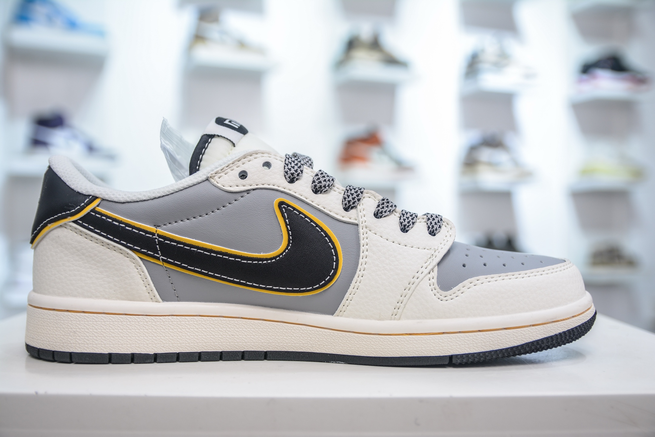 TS x Xiaomi x Air Jordan 1 Low 小米 SU7Ultru 倒钩低帮小米联名