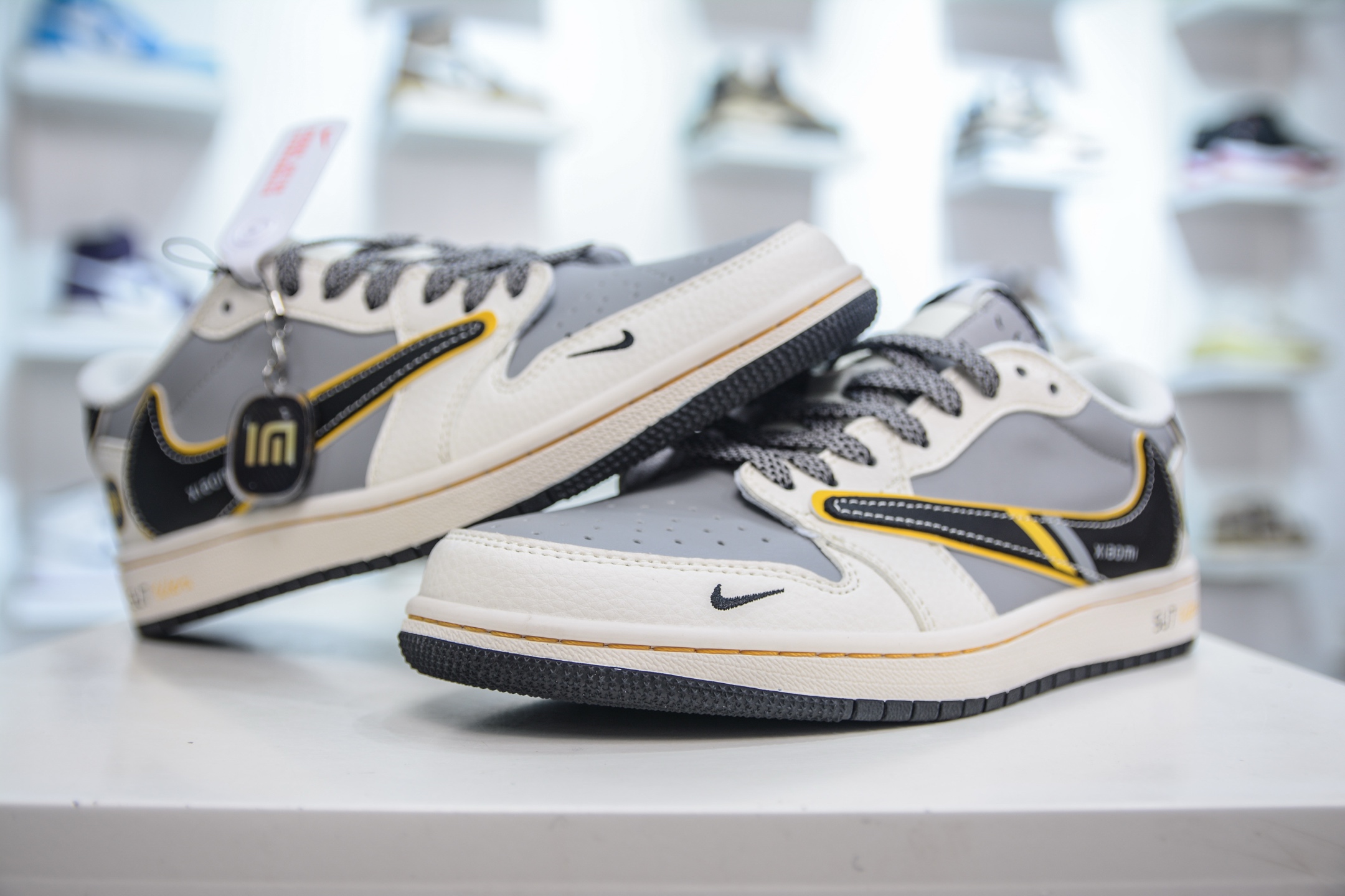 TS x Xiaomi x Air Jordan 1 Low 小米 SU7Ultru 倒钩低帮小米联名