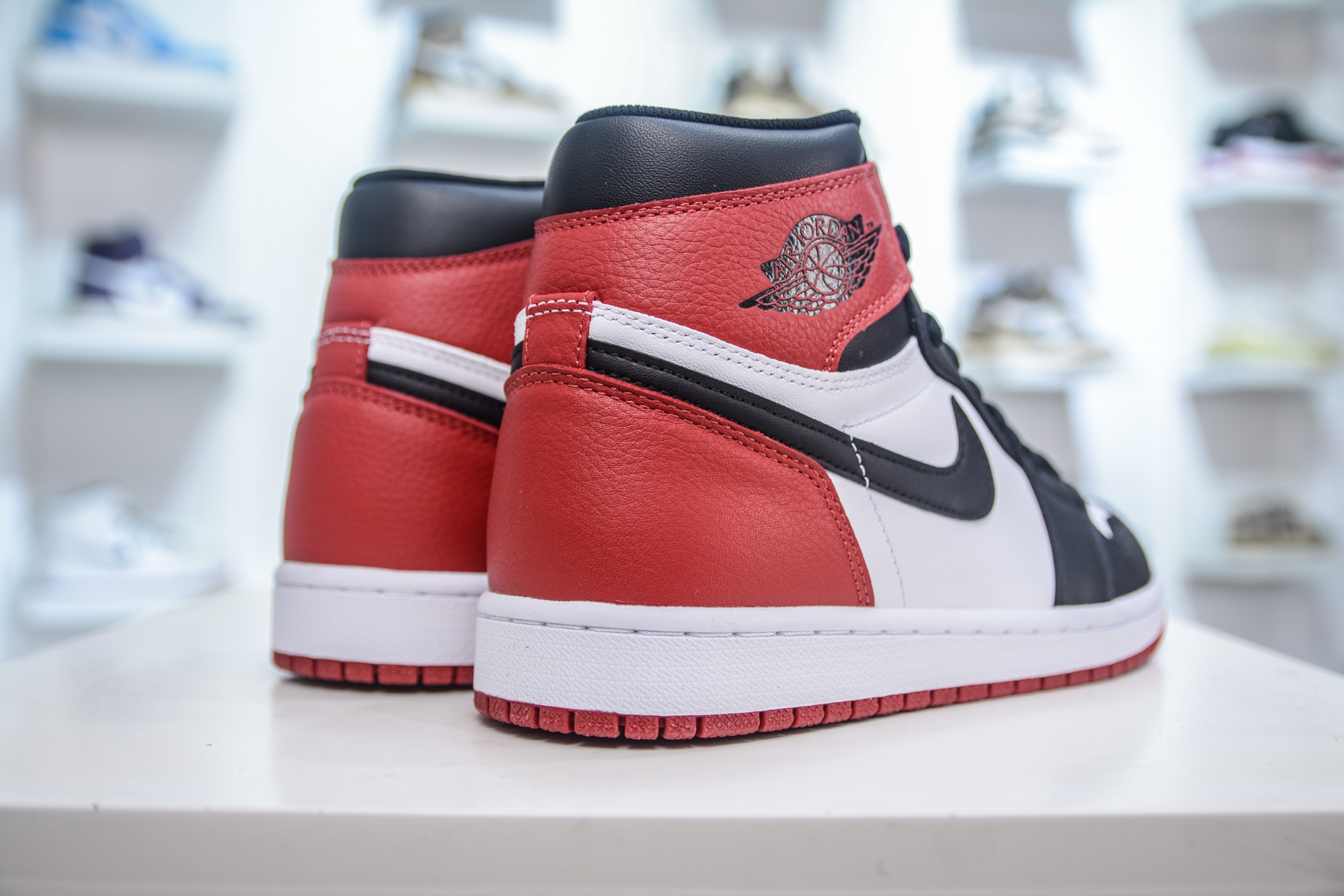F版 Air Jordan AJ1 Retro High 高帮 黑脚趾 555088-125