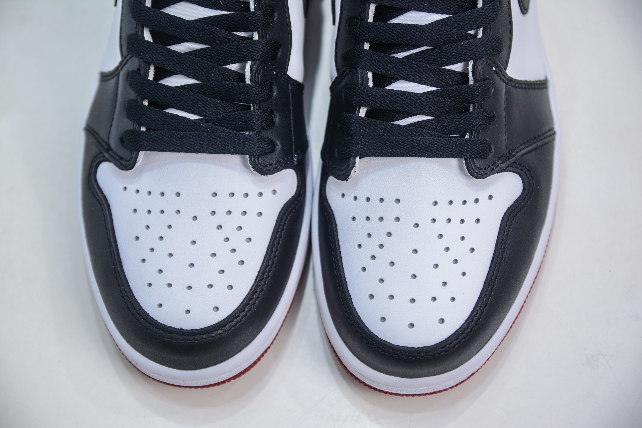F版 Air Jordan AJ1 Retro High 高帮 黑脚趾 555088-125