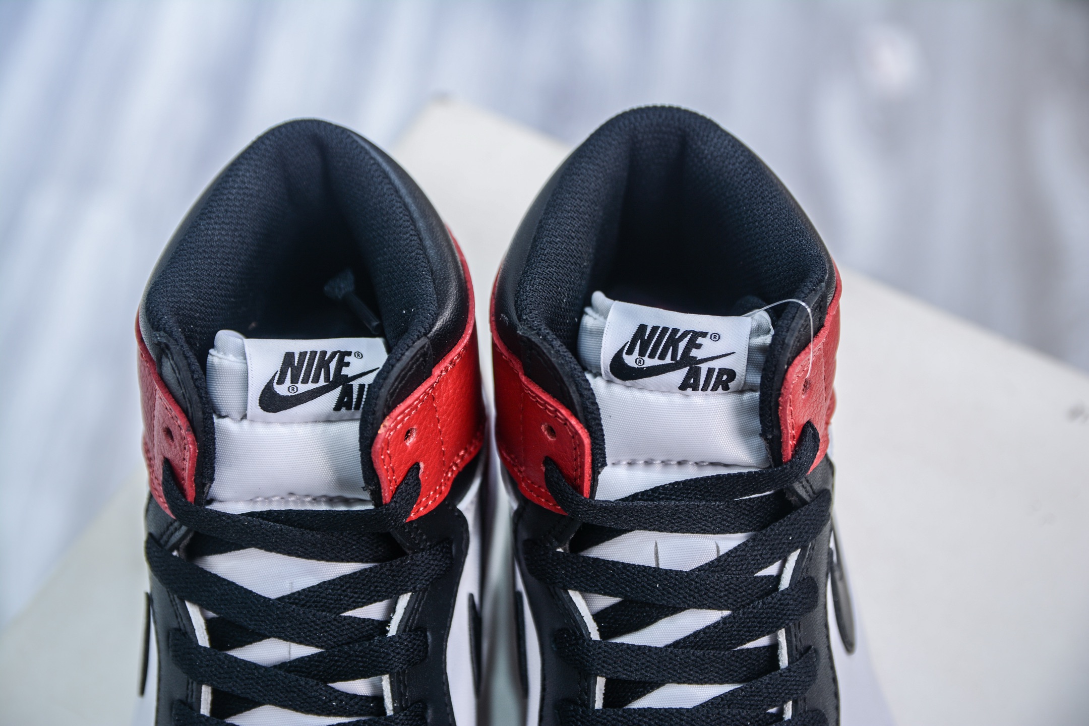 F版 Air Jordan AJ1 Retro High 高帮 黑脚趾 555088-125