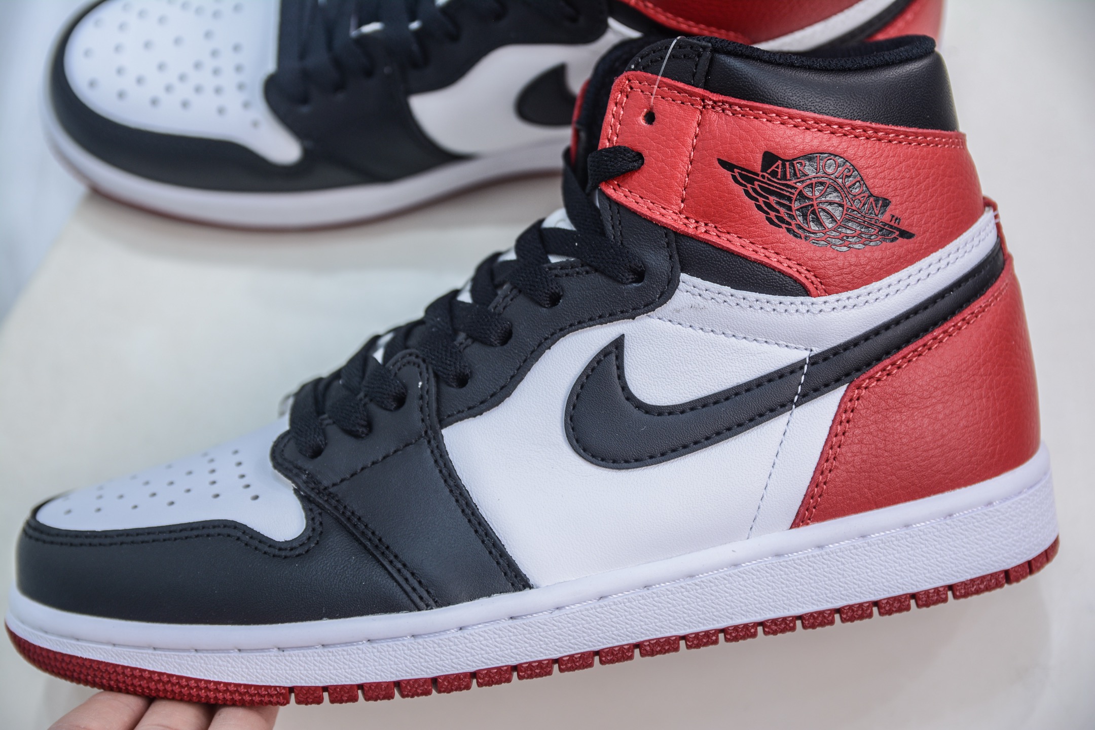 F版 Air Jordan AJ1 Retro High 高帮 黑脚趾 555088-125
