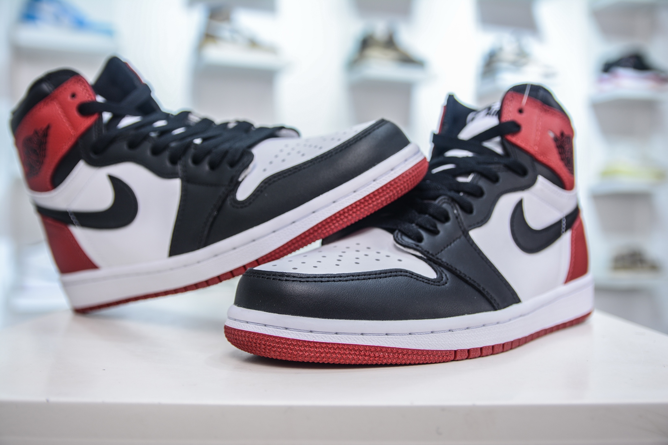 F版 Air Jordan AJ1 Retro High 高帮 黑脚趾 555088-125