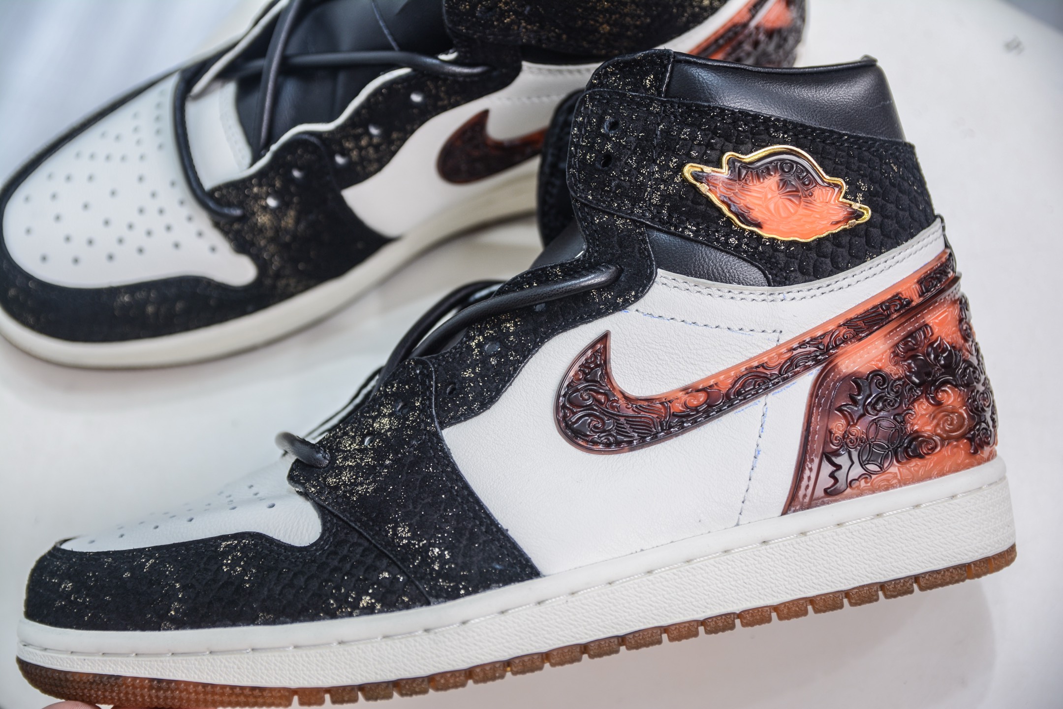 Air Jordan AJ1 Retro High 高帮 亚洲限定蛇年CNY 玄武黑白橙 IB3165-091