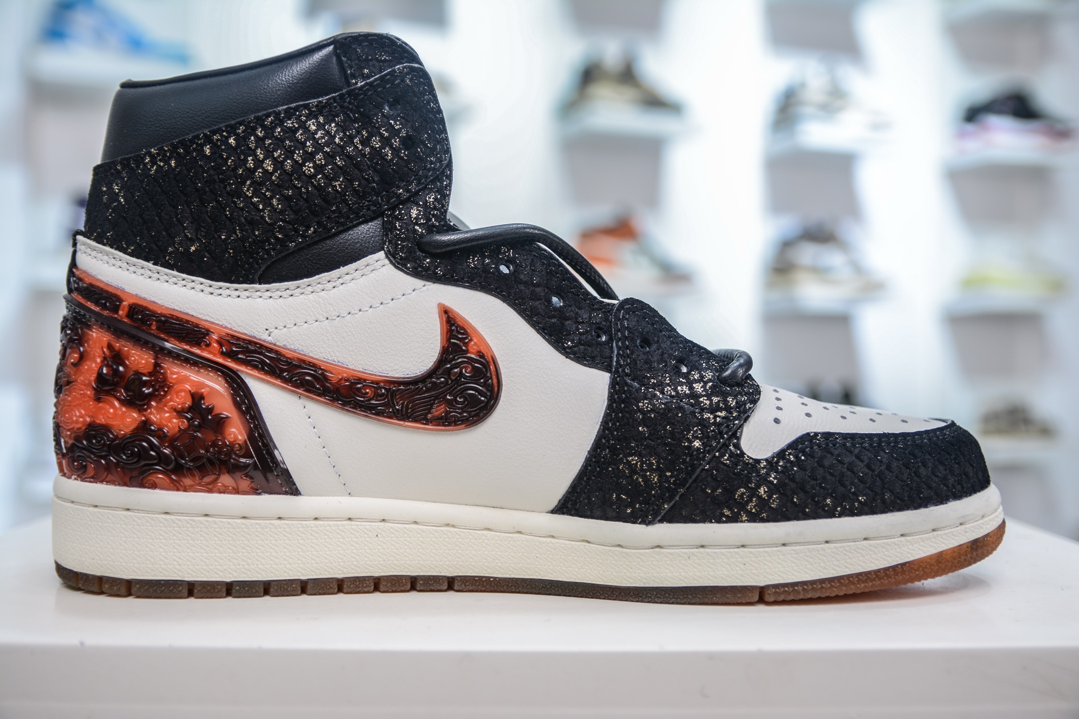 Air Jordan AJ1 Retro High 高帮 亚洲限定蛇年CNY 玄武黑白橙 IB3165-091