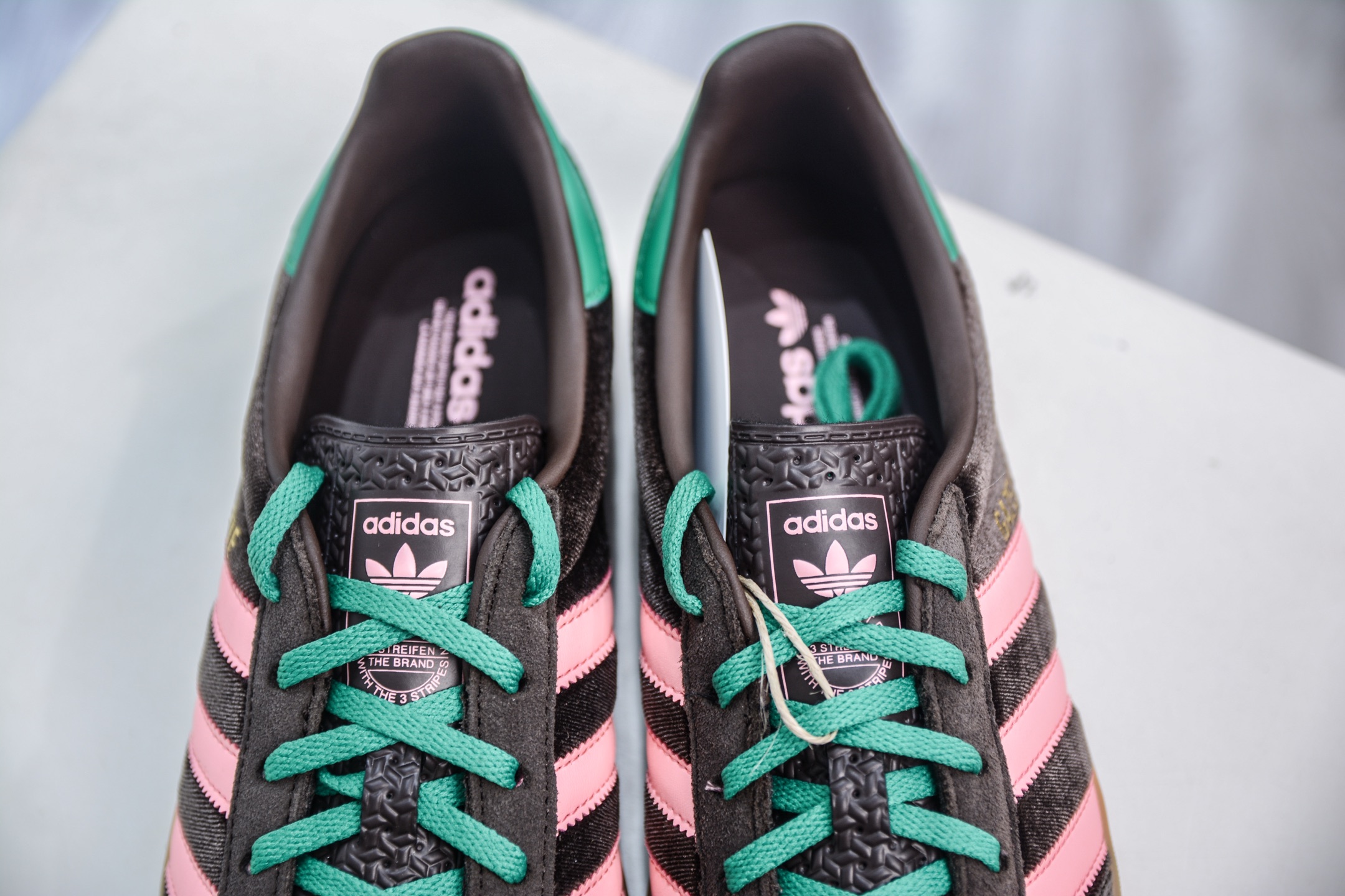 AD Original Gazelle Trainers 瞪羚室内鞋系列低帮复古百搭休闲运动德训风板鞋 JI2714