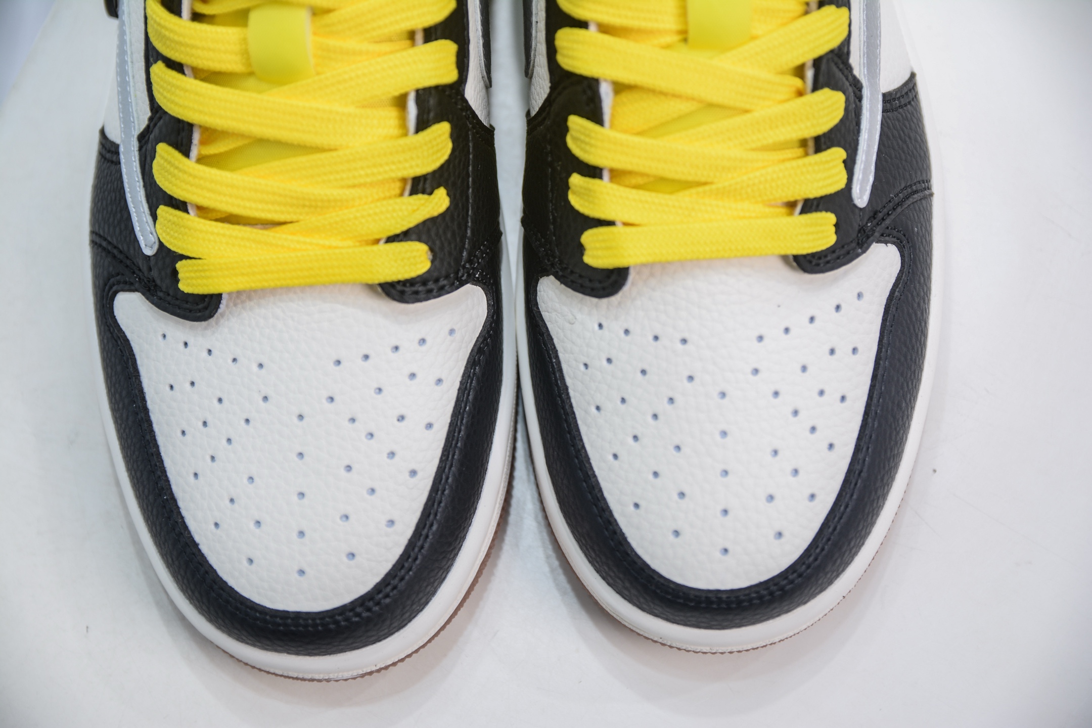 Travis Scott x Air Jordan 1 Low 黑黄 DN6901-095