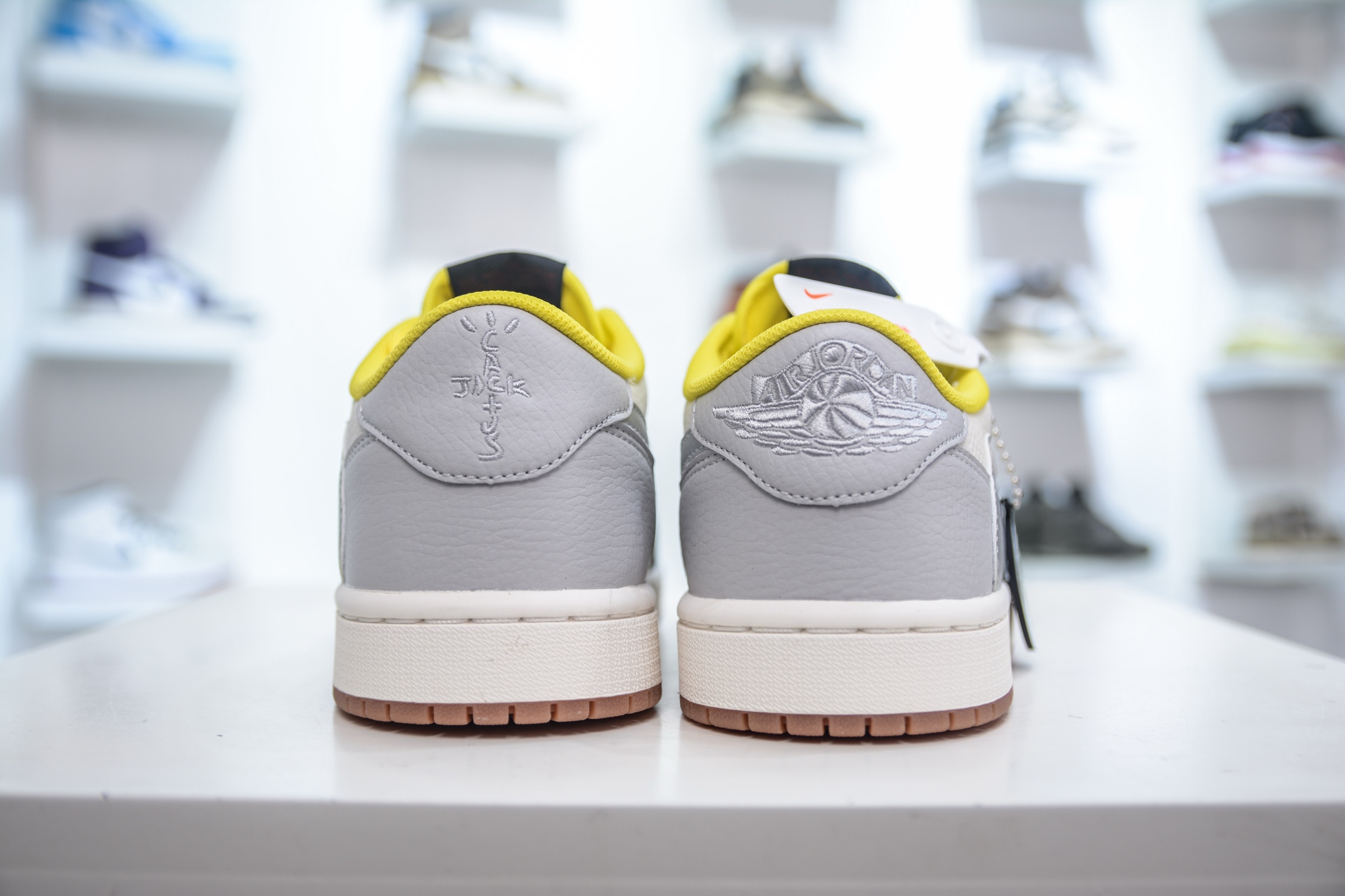 Travis Scott x Air Jordan 1 Low 黑黄 DN6901-095