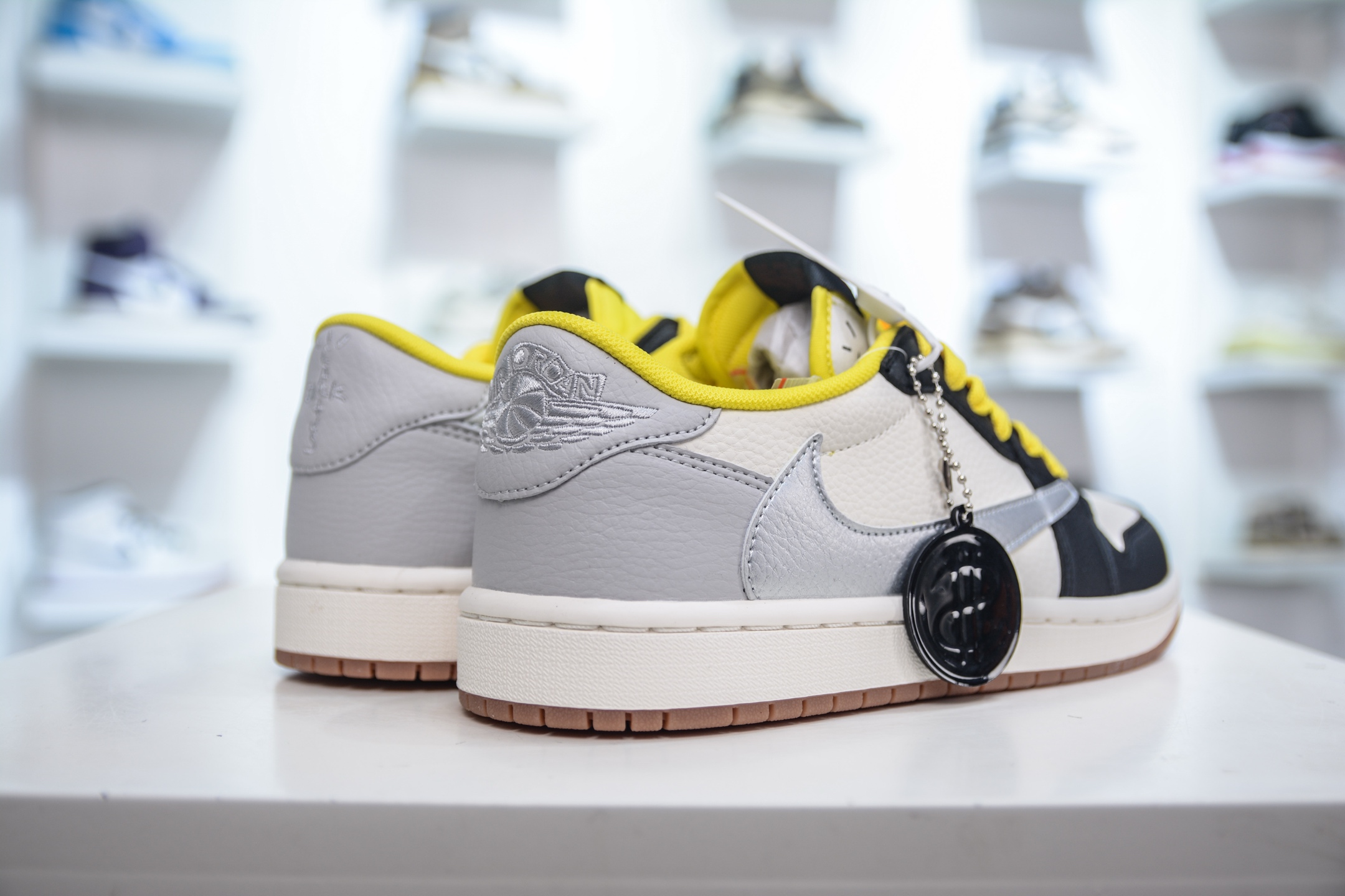 Travis Scott x Air Jordan 1 Low 黑黄 DN6901-095