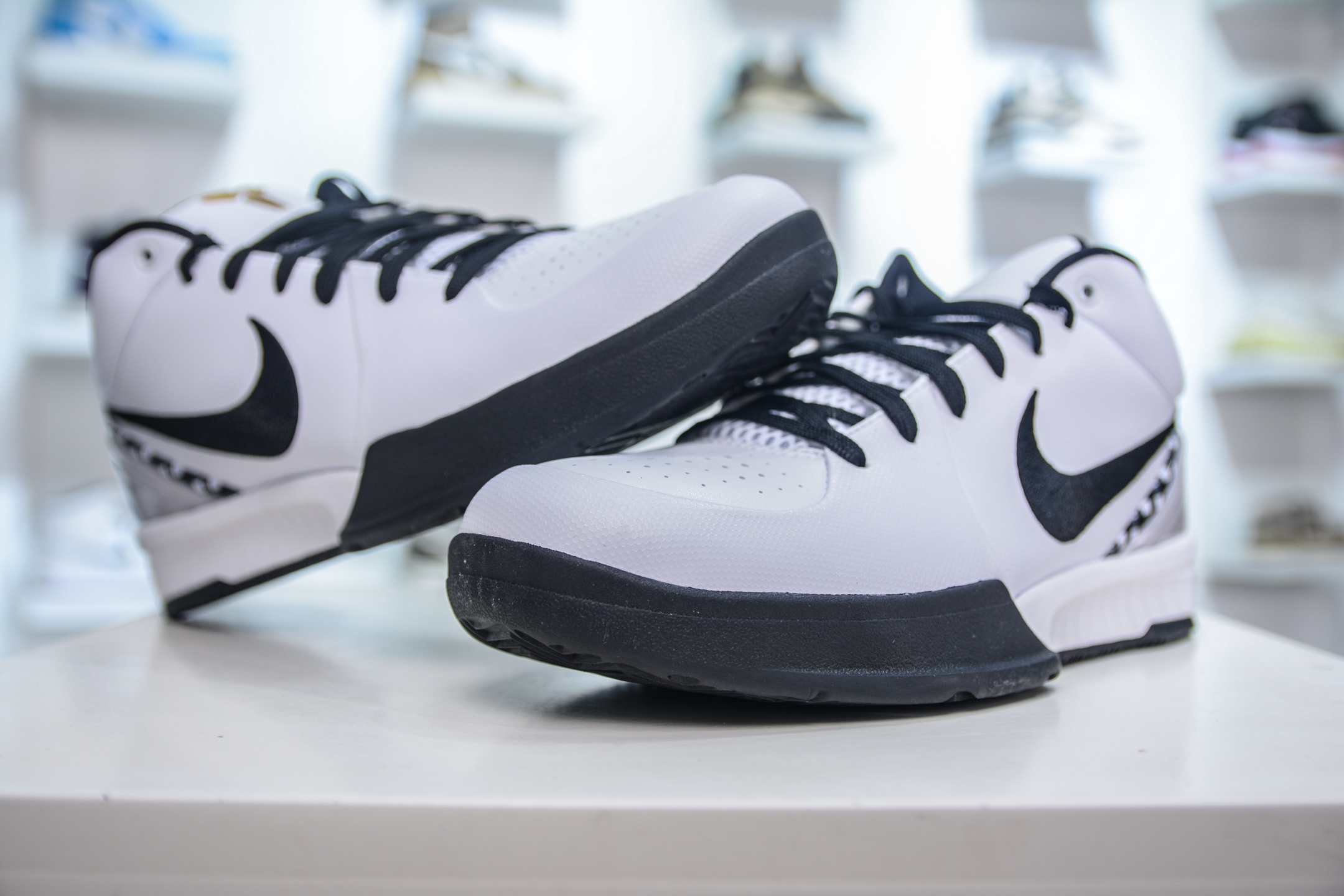 TOP纯原 NK Zoom Kobe 4 ”Mambacita” 科比四代 GiGi白黑 Zoom Turbo气垫后掌EVA缓震 FJ9363-100