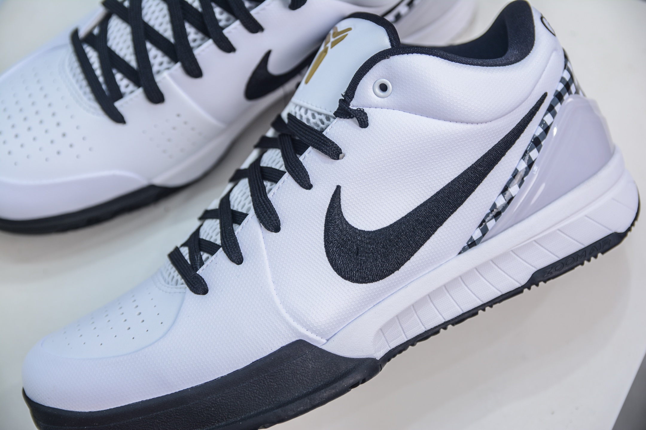 TOP纯原 NK Zoom Kobe 4 ”Mambacita” 科比四代 GiGi白黑 Zoom Turbo气垫后掌EVA缓震 FJ9363-100