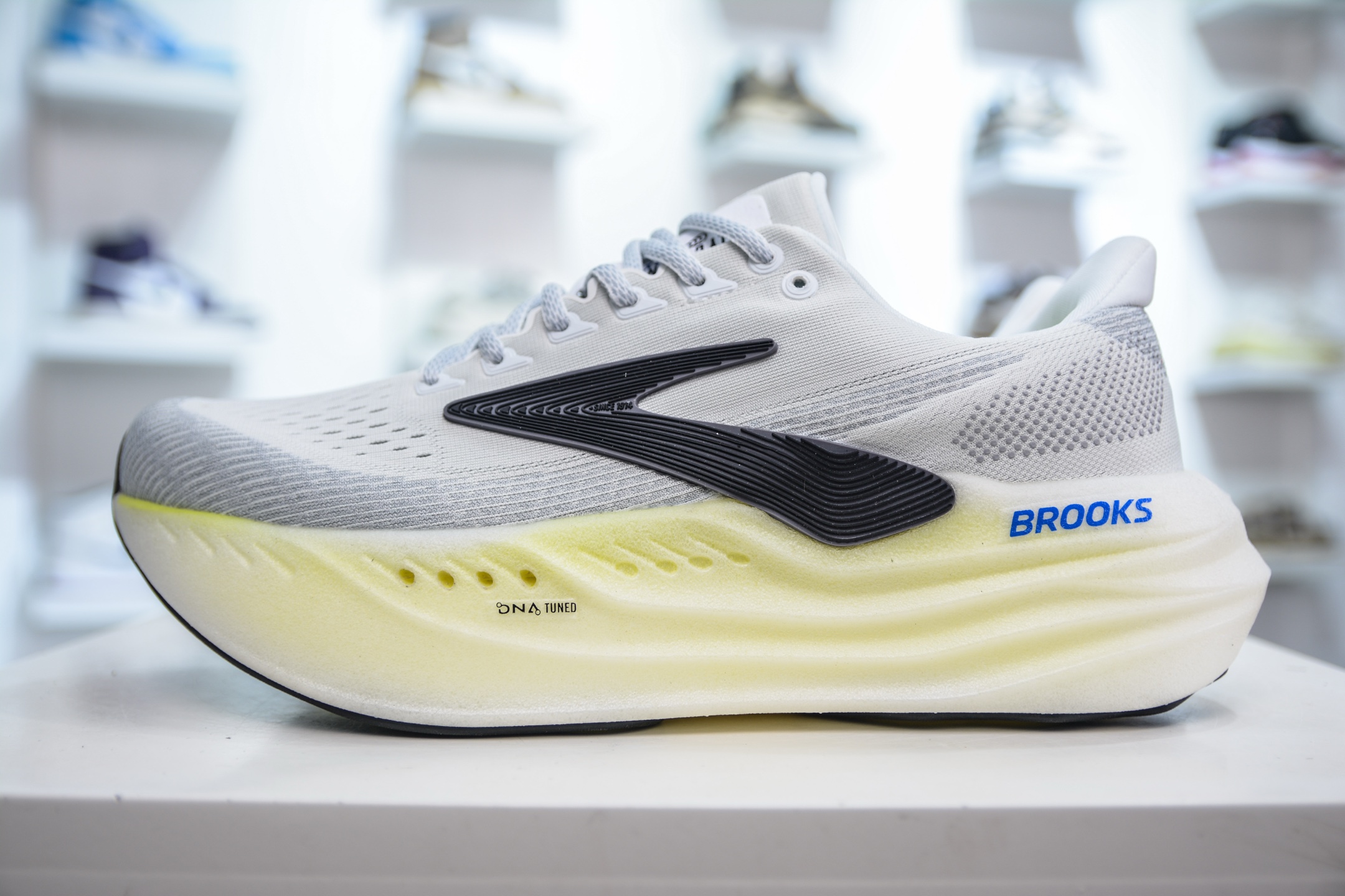 Brooks 布鲁克斯 Glycerin Max 超弹轻盈跑步鞋 110447 1D 099