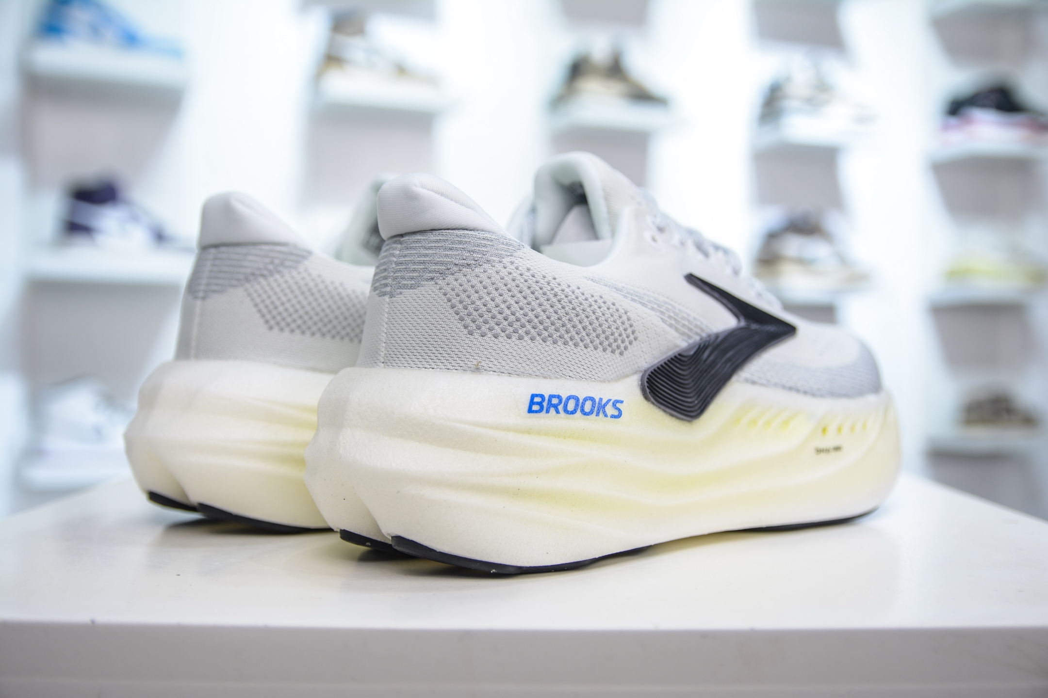 Brooks 布鲁克斯 Glycerin Max 超弹轻盈跑步鞋 110447 1D 099