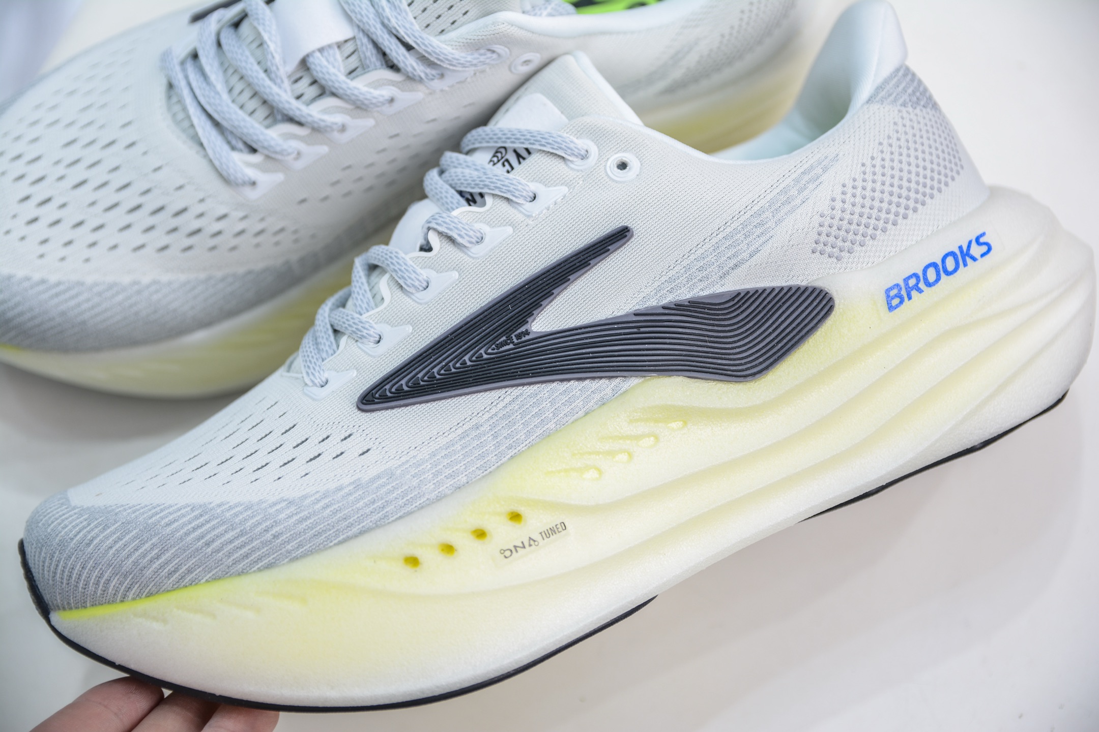 Brooks 布鲁克斯 Glycerin Max 超弹轻盈跑步鞋 110447 1D 099