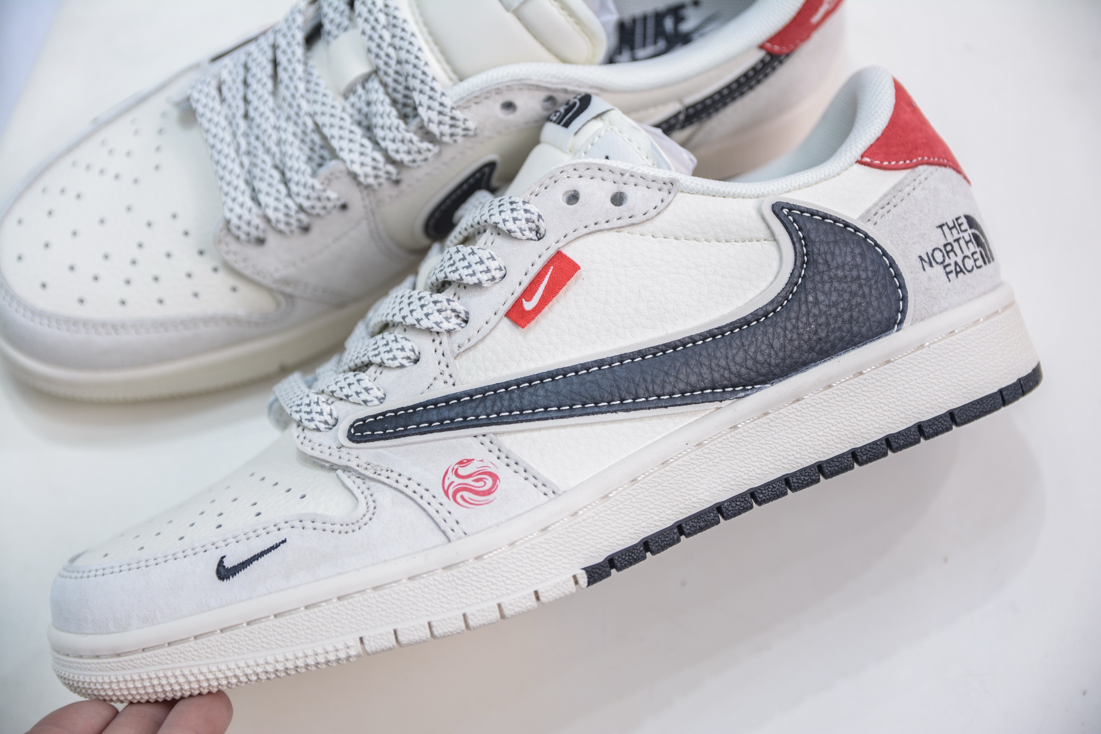 The North Face x Travis Scott x Air Jordan 1 Low乔丹1代低帮倒钩北面联名-双拼黑勾 YX5066-308