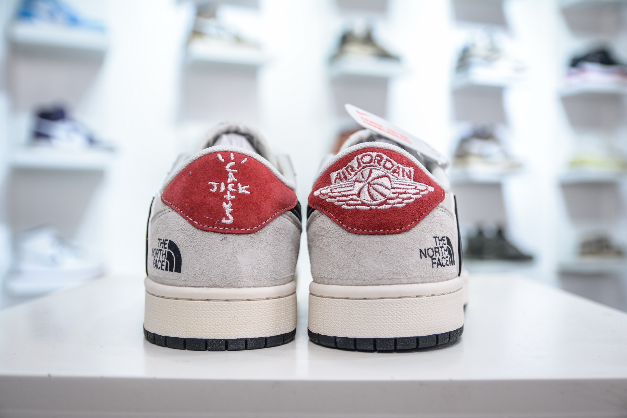 The North Face x Travis Scott x Air Jordan 1 Low乔丹1代低帮倒钩北面联名-双拼黑勾 YX5066-308