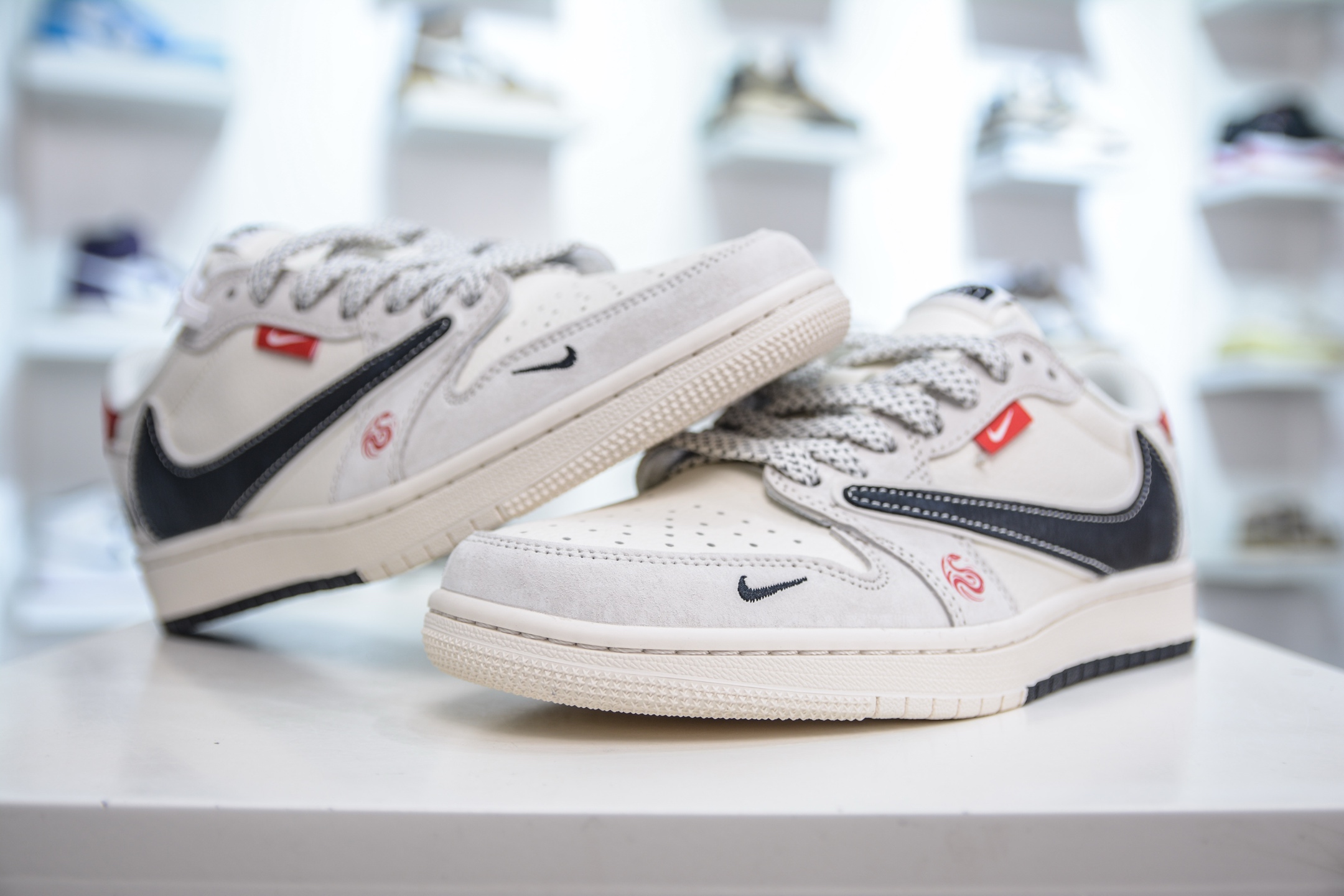 The North Face x Travis Scott x Air Jordan 1 Low乔丹1代低帮倒钩北面联名-双拼黑勾 YX5066-308