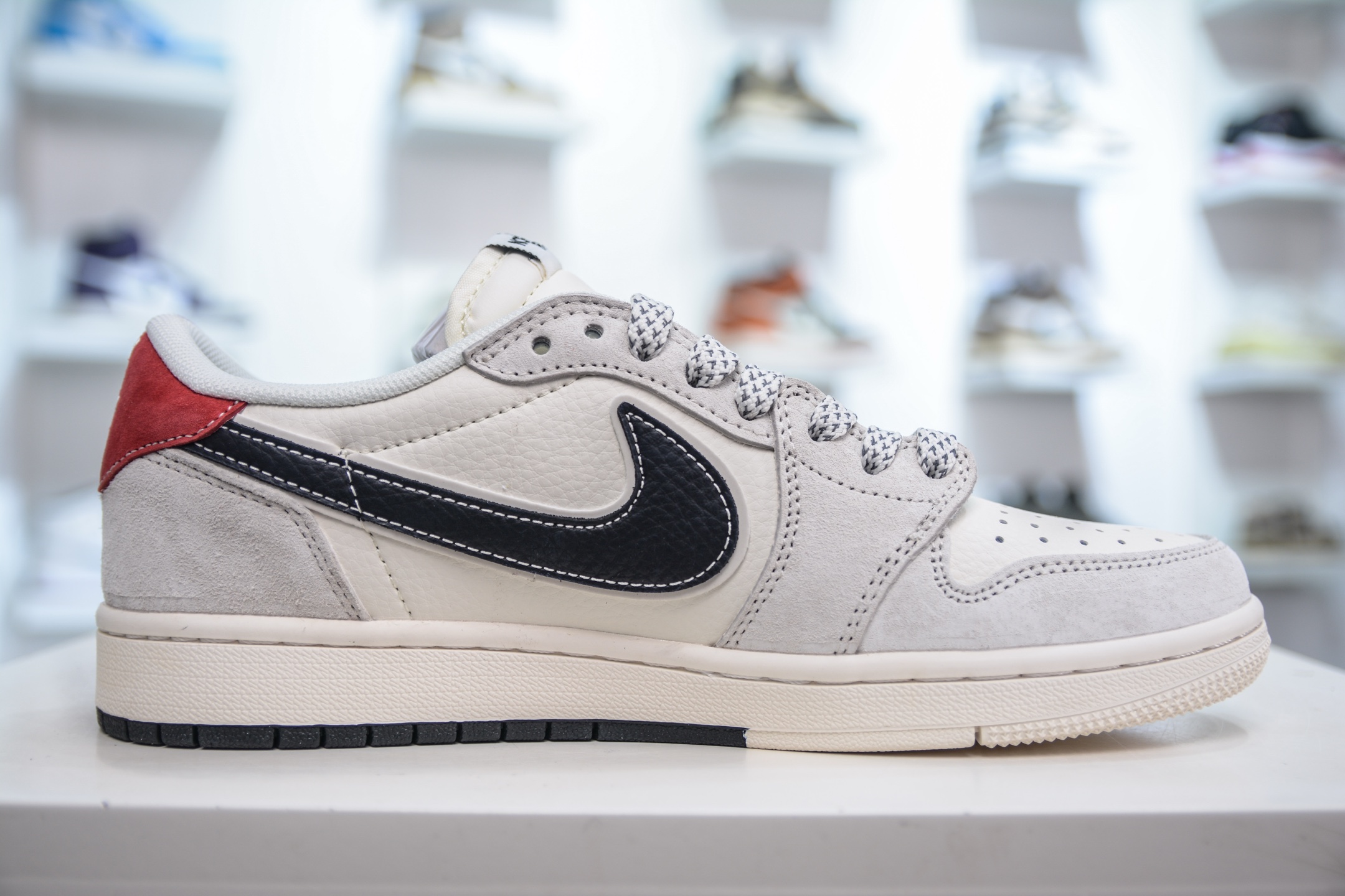 The North Face x Travis Scott x Air Jordan 1 Low乔丹1代低帮倒钩北面联名-双拼黑勾 YX5066-308
