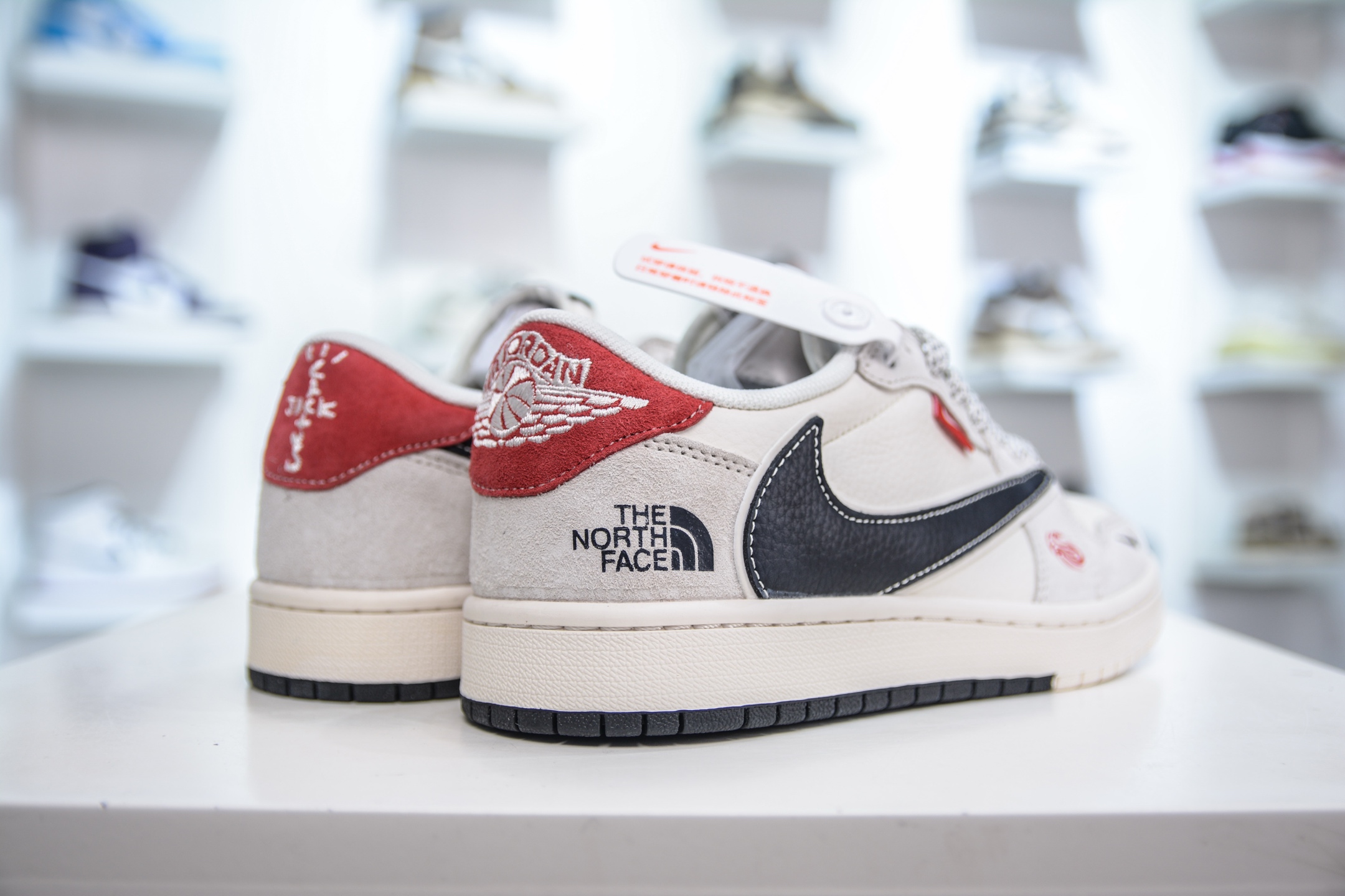 The North Face x Travis Scott x Air Jordan 1 Low乔丹1代低帮倒钩北面联名-双拼黑勾 YX5066-308