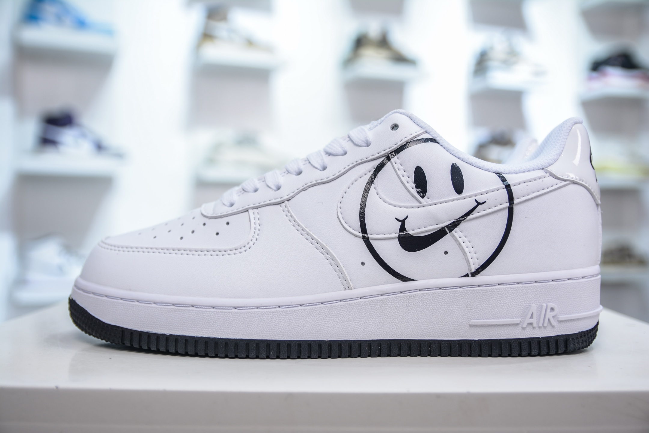 PB版 Nike Air Force 1′07 Low 笑脸 空军一号低帮百搭休闲运动板鞋 BQ9044-100