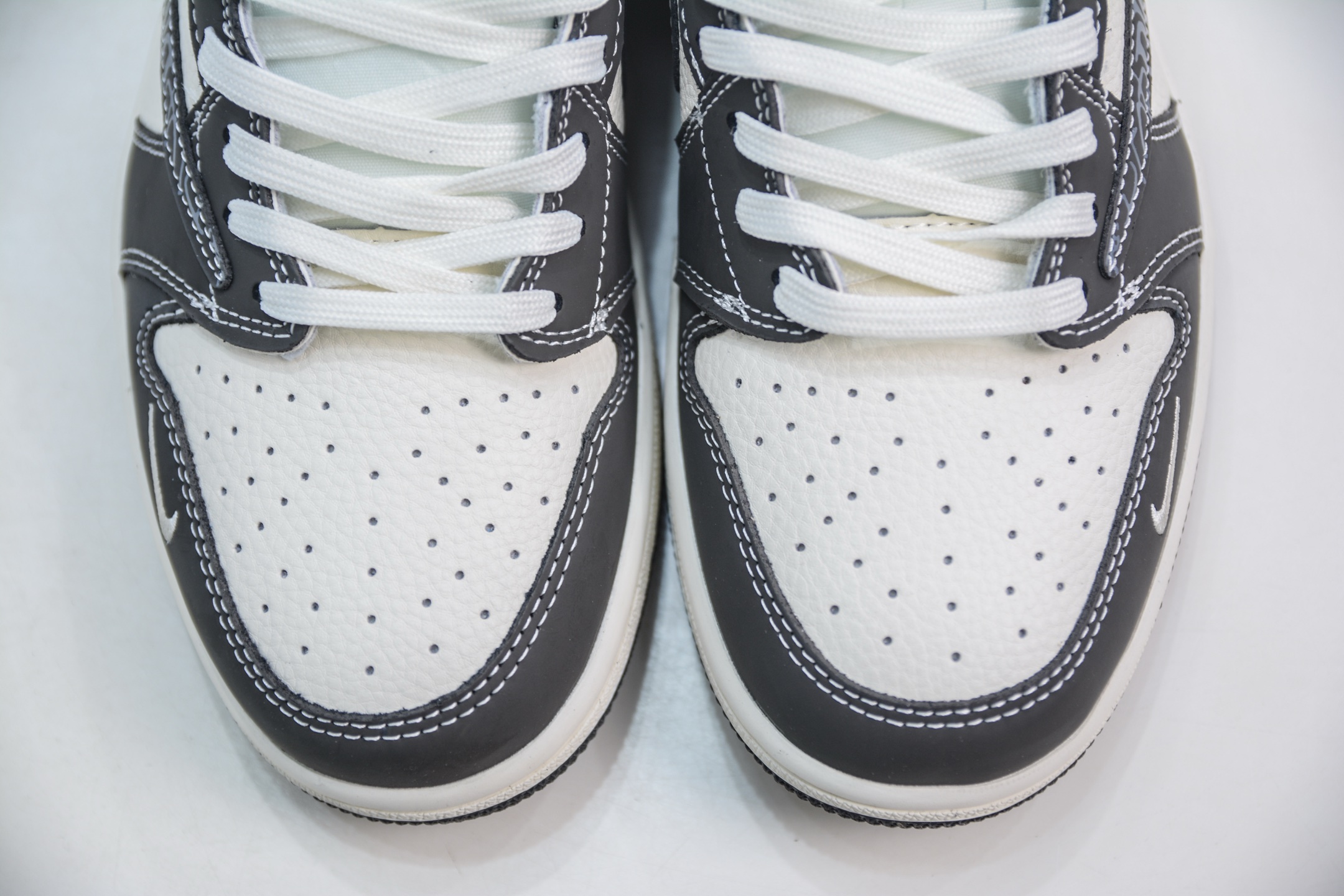 TS x Air Jordan AJ1 Low x DIOR 迪奥联名-米灰字母勾 倒钩低帮 XS2024-039