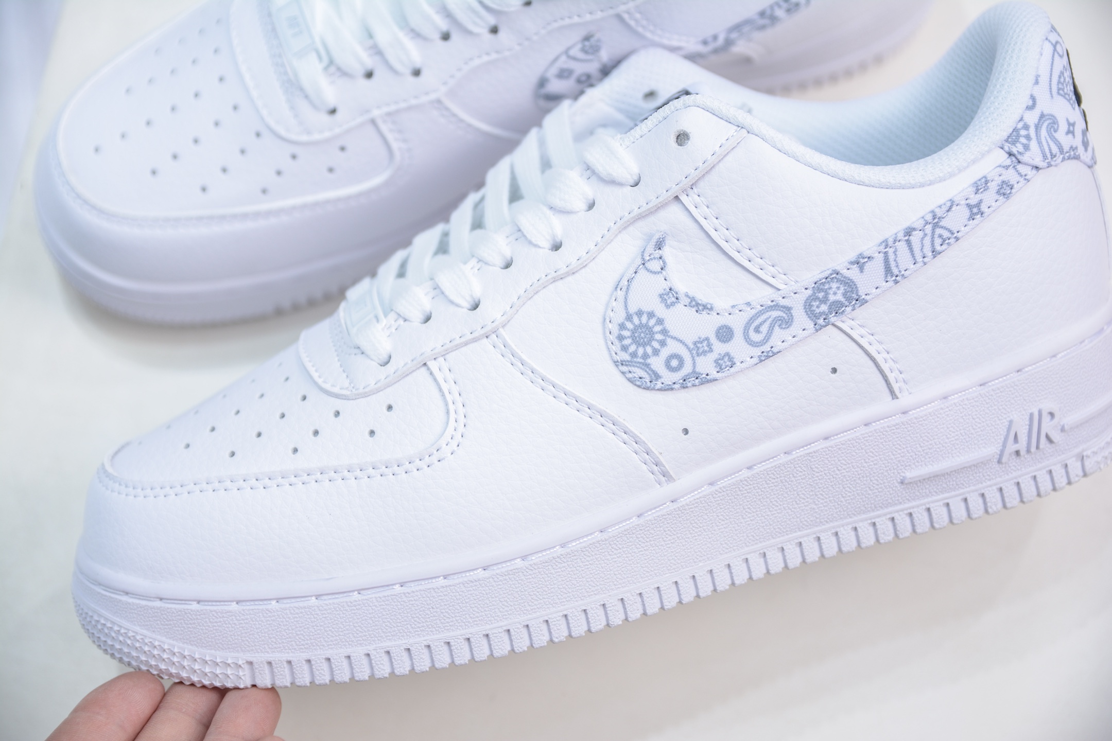 PB版 Nike Air Force 1 Low ”Paisley Swoosh”白灰腰果花 空军一号低帮百搭休闲运动板鞋 DJ9942-100