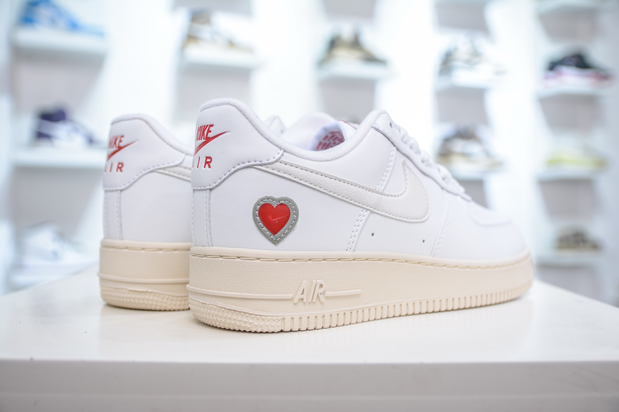 PB版 Nike Air Force 1 ”Valentines DAY” 爱心 情人节限定 空军一号低帮百搭休闲运动板鞋 DD7117-100