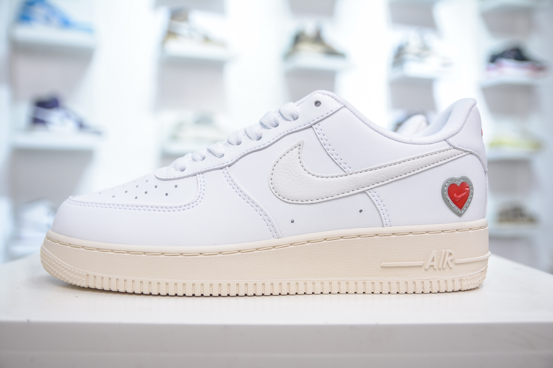PB版 Nike Air Force 1 ”Valentines DAY” 爱心 情人节限定 空军一号低帮百搭休闲运动板鞋 DD7117-100