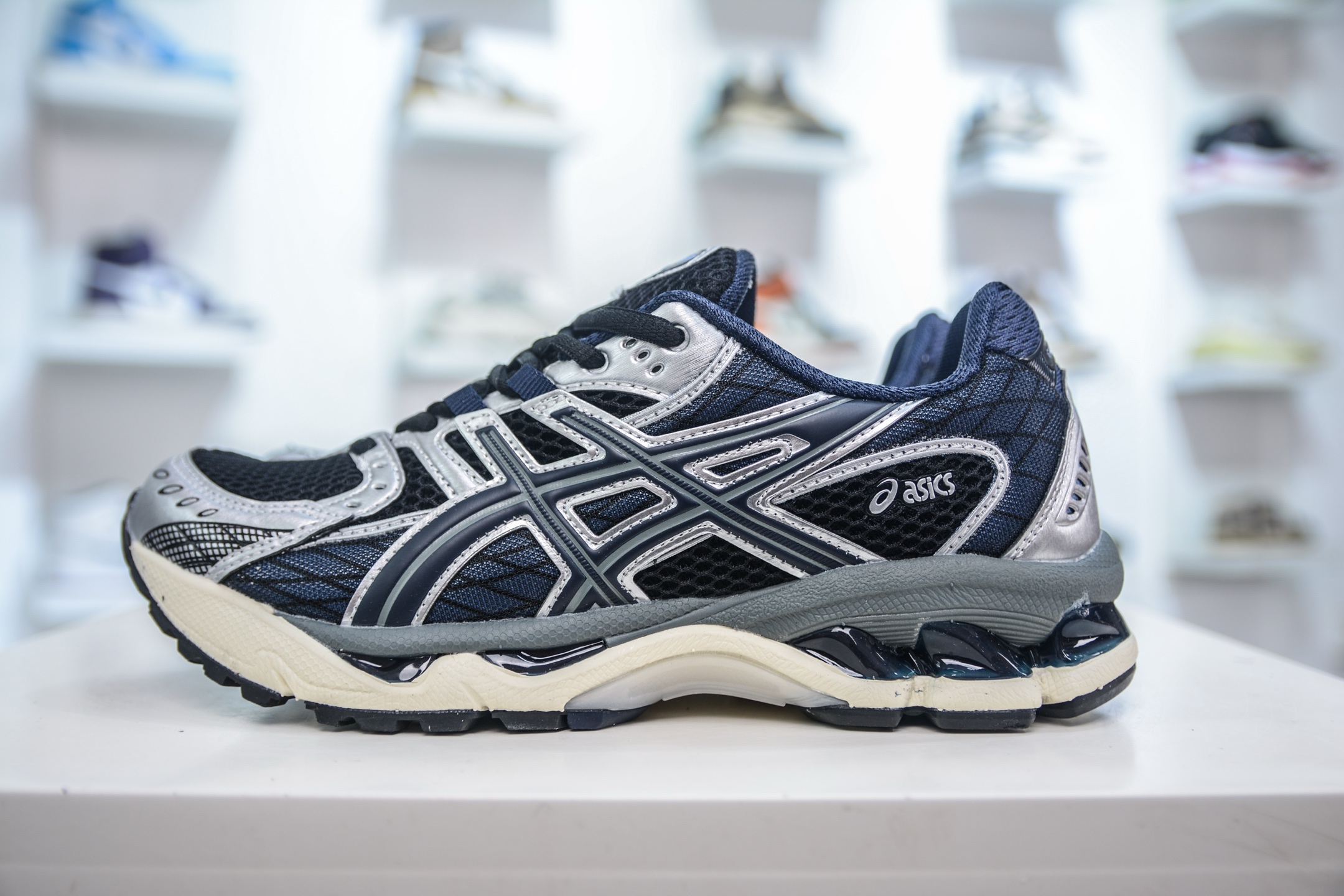 210 Asics GEL-Kahana NIMBUS 10.1 耐磨透气低帮休闲鞋 1203A543-003