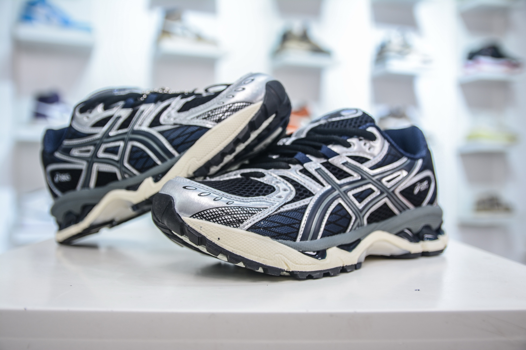 210 Asics GEL-Kahana NIMBUS 10.1 耐磨透气低帮休闲鞋 1203A543-003