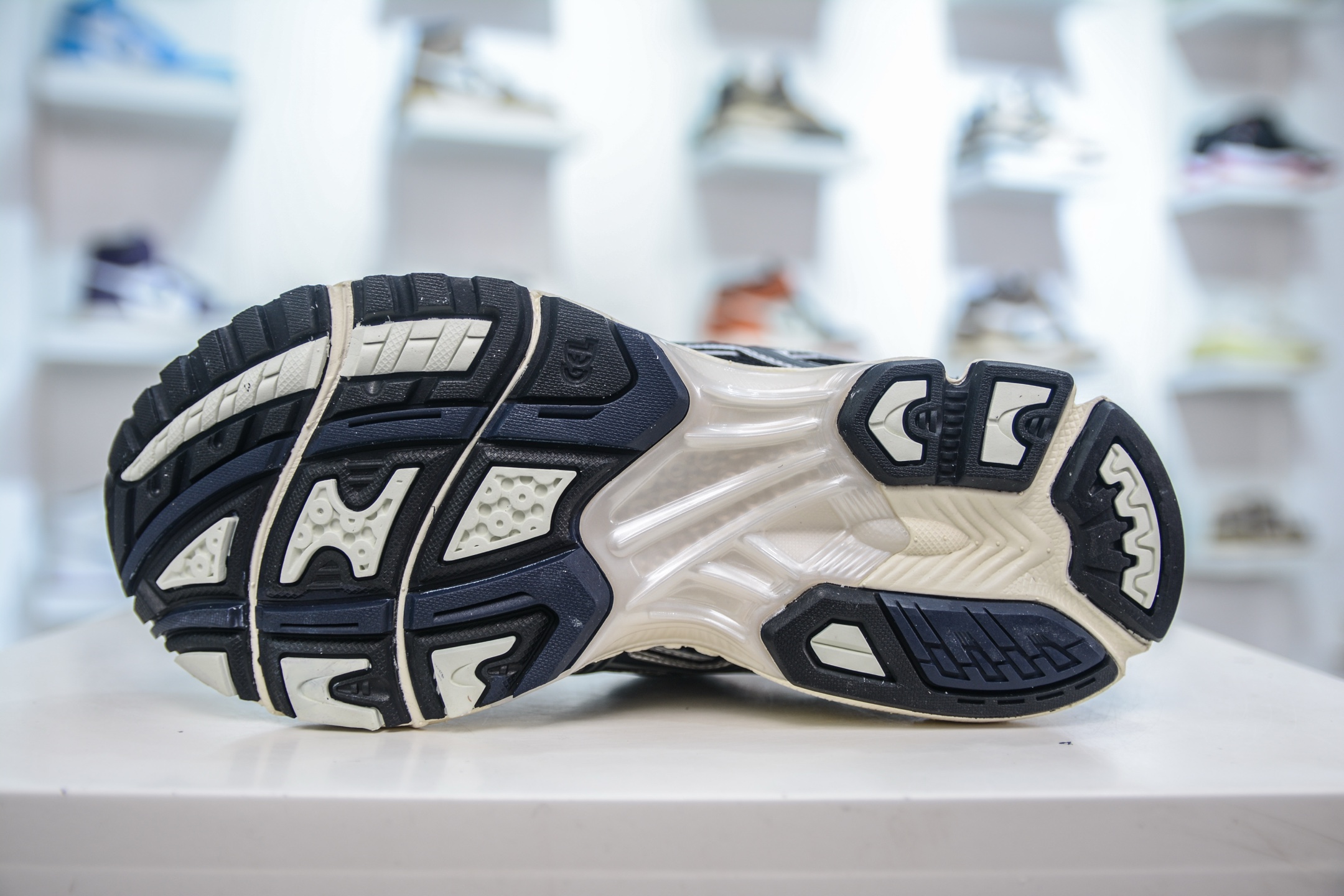 210 Asics GEL-Kahana NIMBUS 10.1 耐磨透气低帮休闲鞋 1203A543-003
