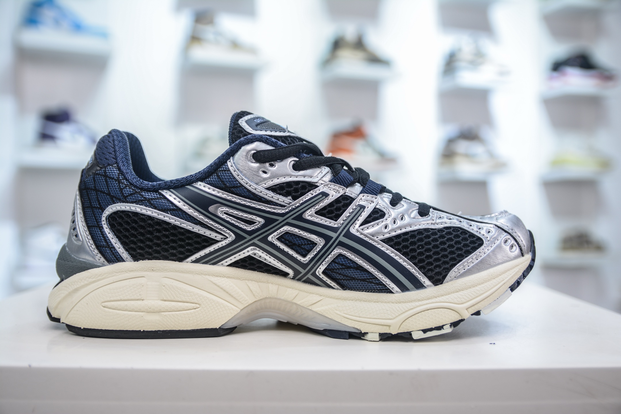 210 Asics GEL-Kahana NIMBUS 10.1 耐磨透气低帮休闲鞋 1203A543-003