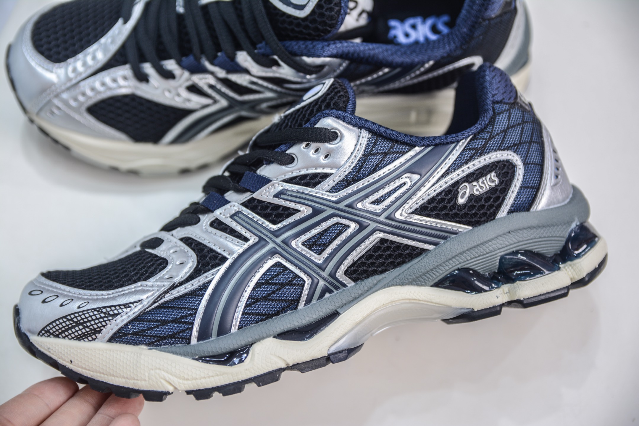 210 Asics GEL-Kahana NIMBUS 10.1 耐磨透气低帮休闲鞋 1203A543-003