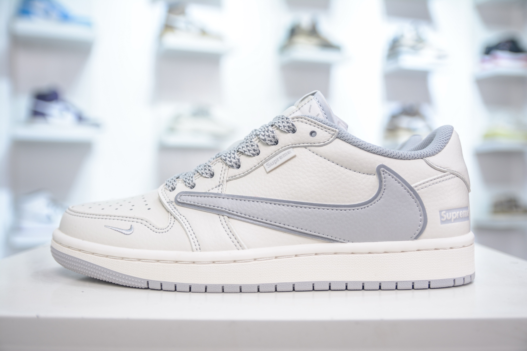 270 TS x Air Jordan x Supreme AJ1 Low 倒钩低帮联名SUP-米白灰 DH0223-322