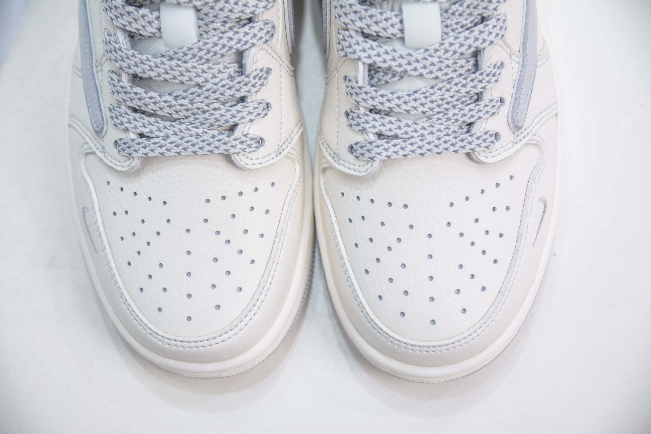 270 TS x Air Jordan x Supreme AJ1 Low 倒钩低帮联名SUP-米白灰 DH0223-322