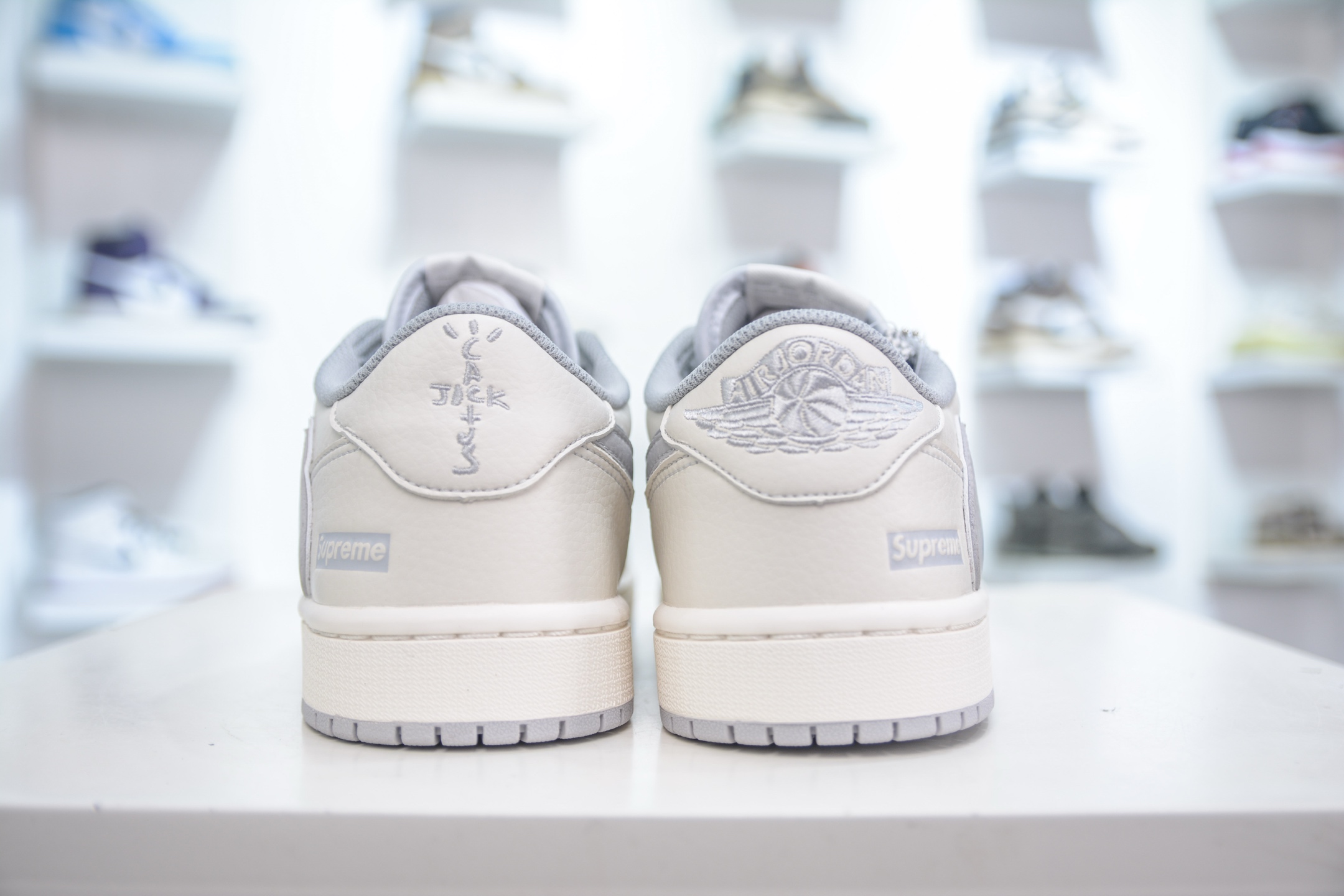 270 TS x Air Jordan x Supreme AJ1 Low 倒钩低帮联名SUP-米白灰 DH0223-322