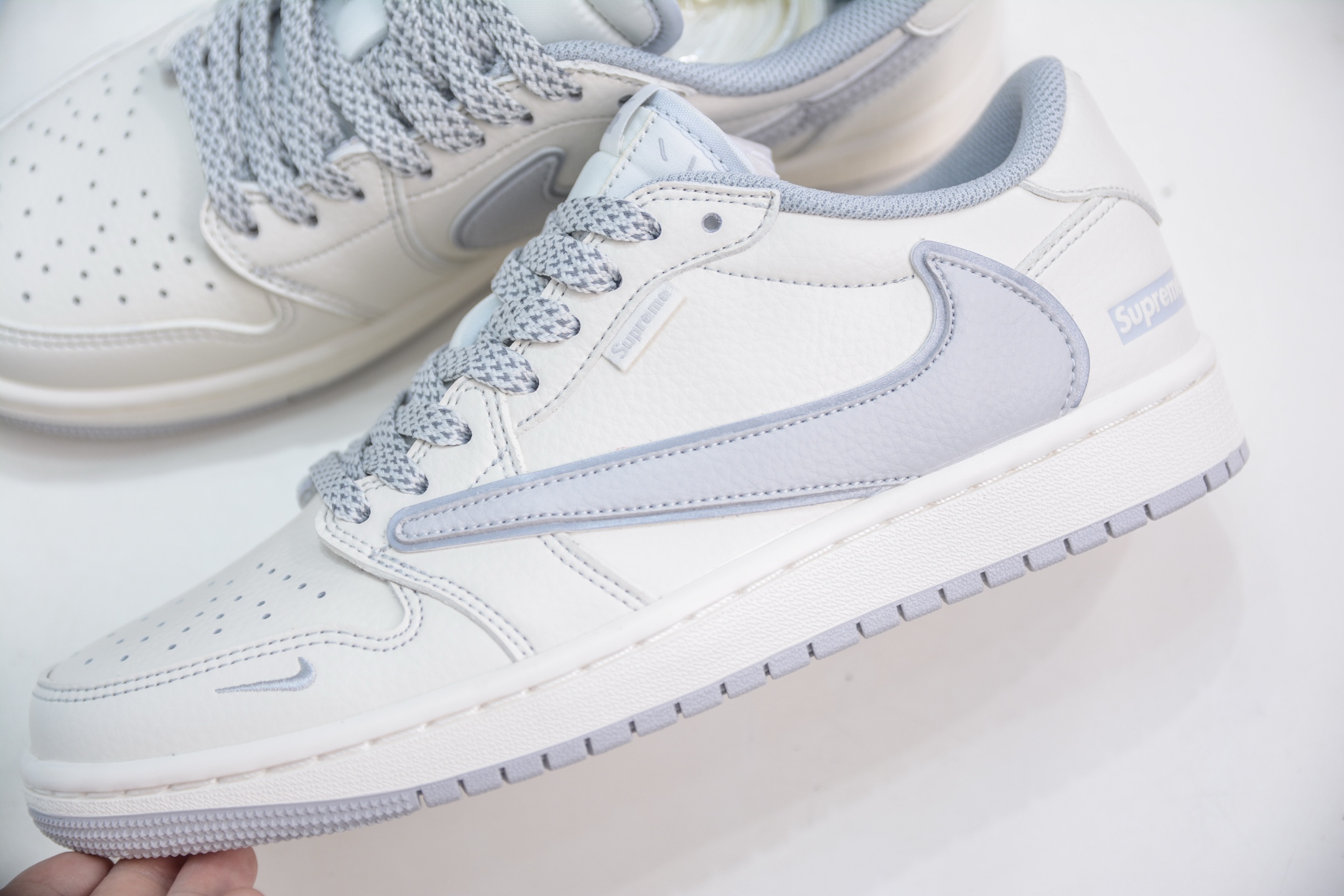 270 TS x Air Jordan x Supreme AJ1 Low 倒钩低帮联名SUP-米白灰 DH0223-322