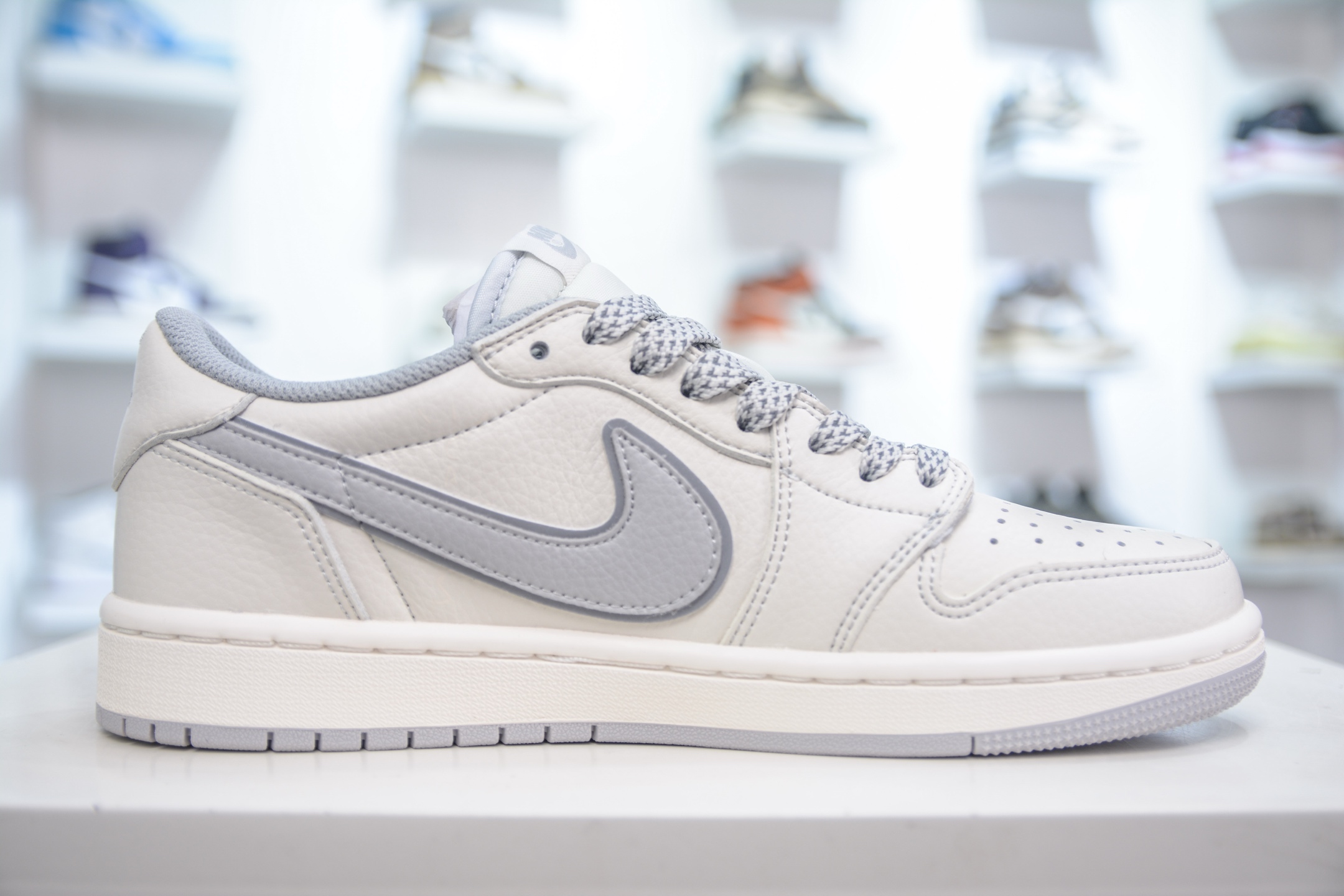 270 TS x Air Jordan x Supreme AJ1 Low 倒钩低帮联名SUP-米白灰 DH0223-322