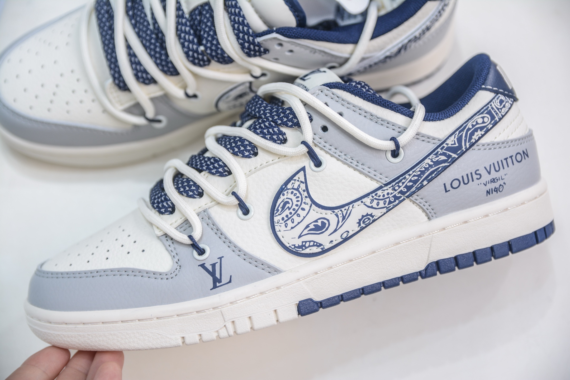 300 Nike SB Dunk Low x Louis Vuitton LV联名-白灰蓝绑带涂鸦勾 DM6868-074