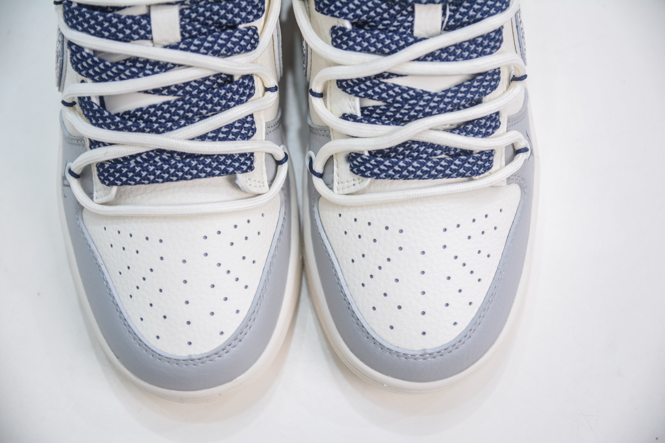 300 Nike SB Dunk Low x Louis Vuitton LV联名-白灰蓝绑带涂鸦勾 DM6868-074