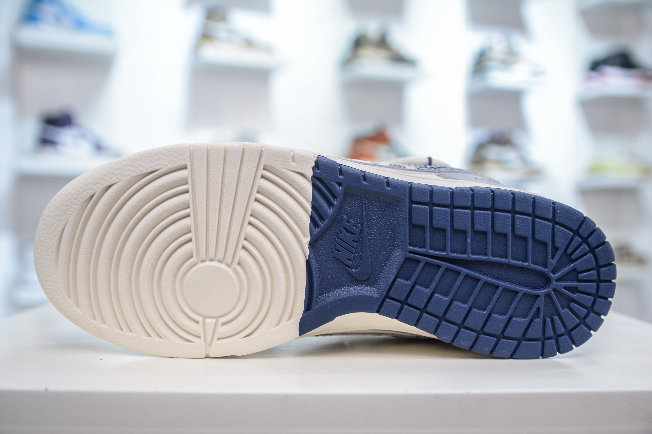 300 Nike SB Dunk Low x Louis Vuitton LV联名-白灰蓝绑带涂鸦勾 DM6868-074