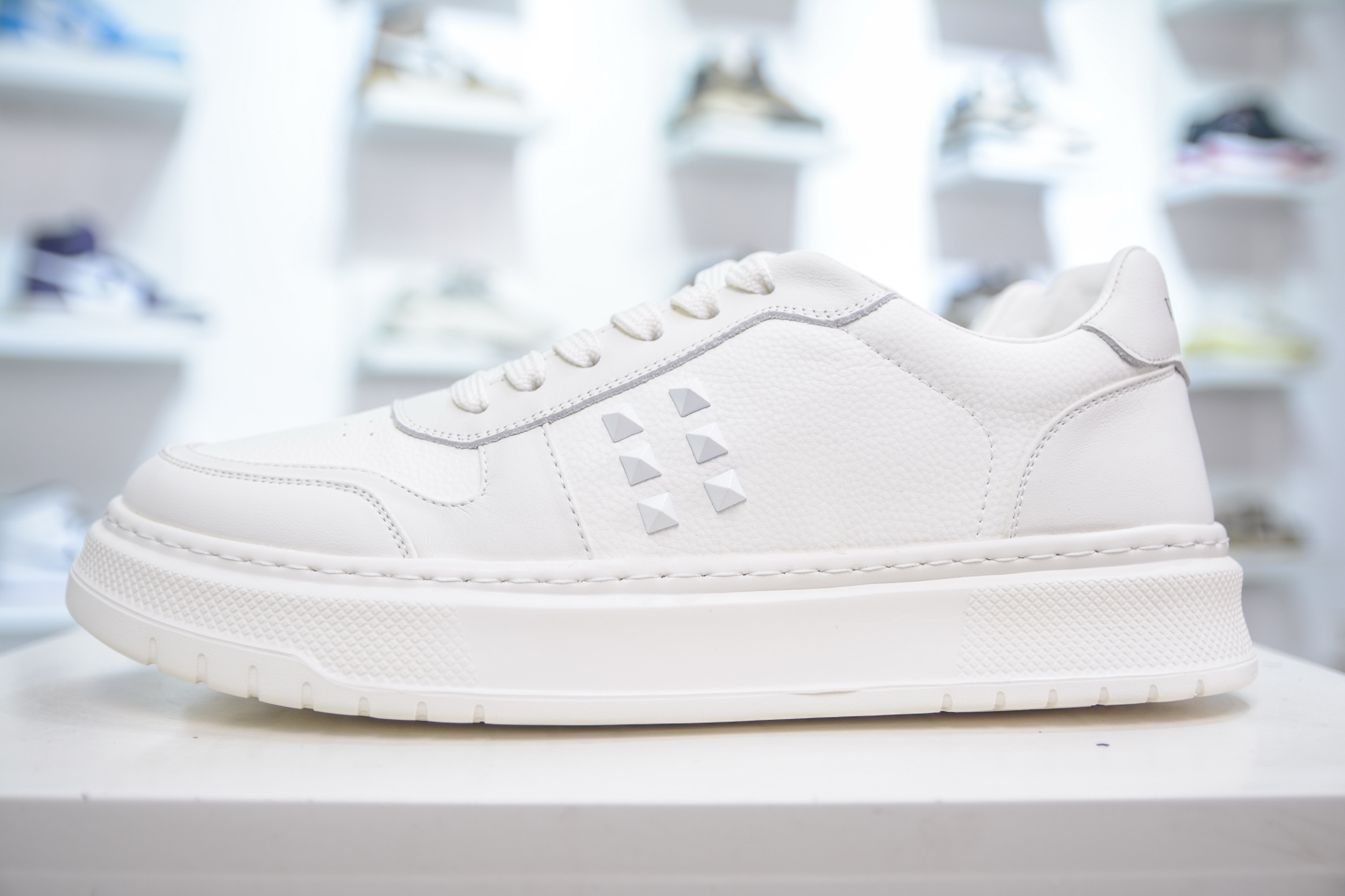 400 Valentino 华伦天奴 Rockstud untitled 厚底休闲铆钉小白鞋